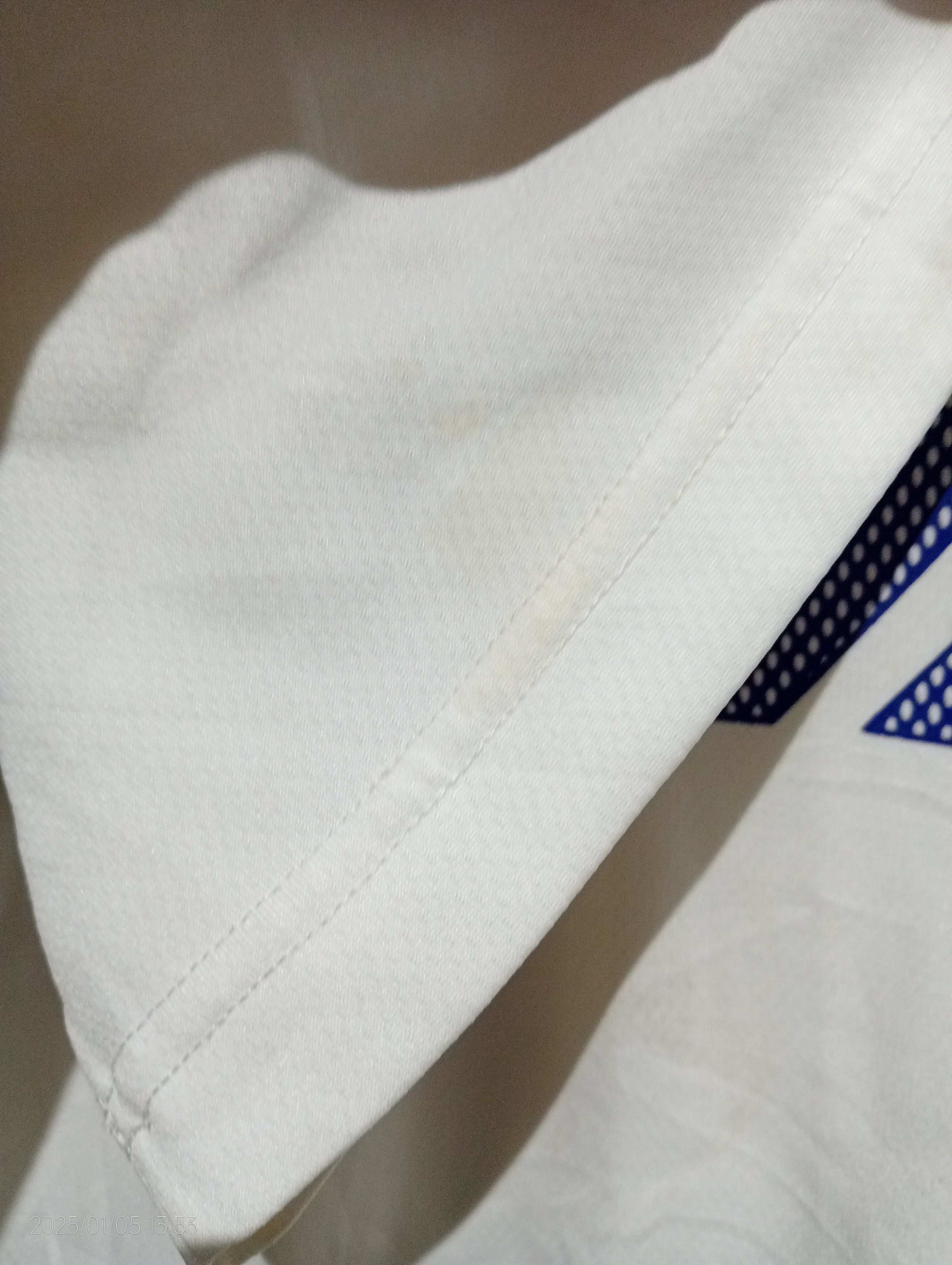 Mizuno Vintage '90s Mizuno Big Logo V-Neck Jersey Size US L / EU 52-54 / 3 - 9 Thumbnail