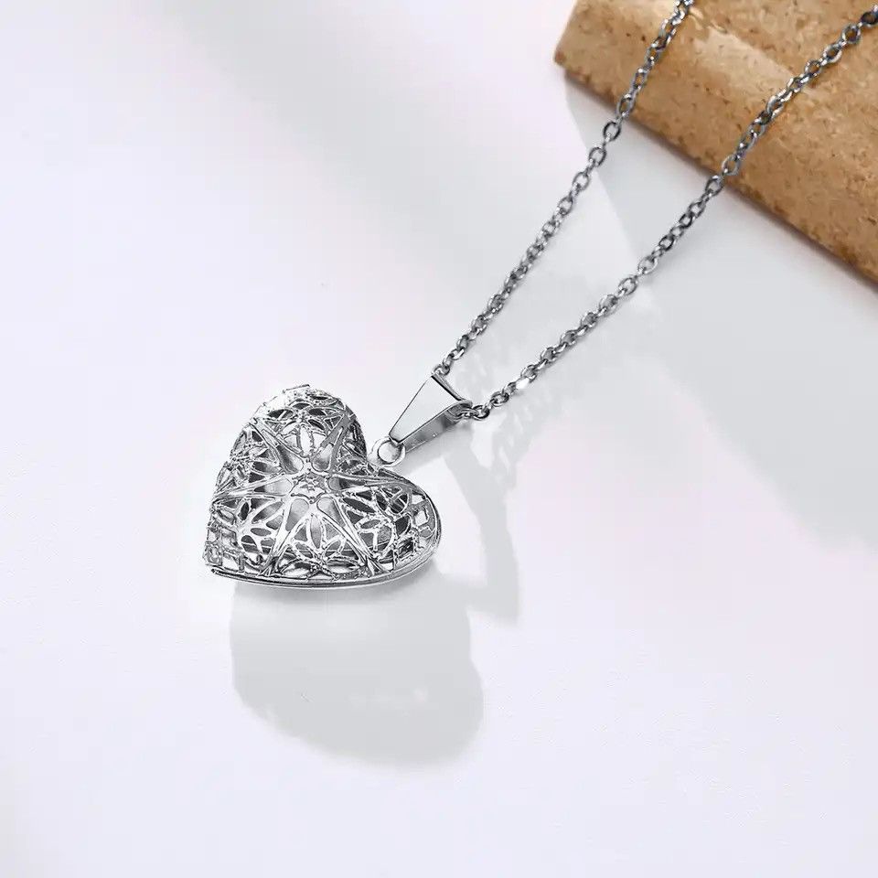 Other Heart Photo Frame Necklace Size ONE SIZE - 1 Thumbnail