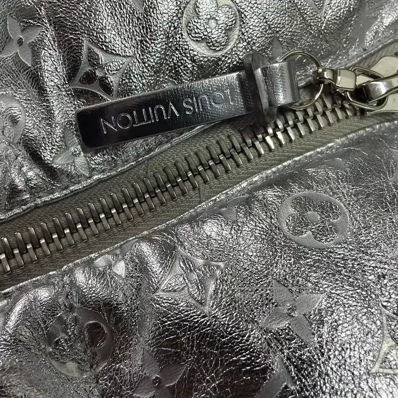 Louis Vuitton Louis Vuitton Silver full logo down jacket Size XS / US 0-2 / IT 36-38 - 4 Thumbnail