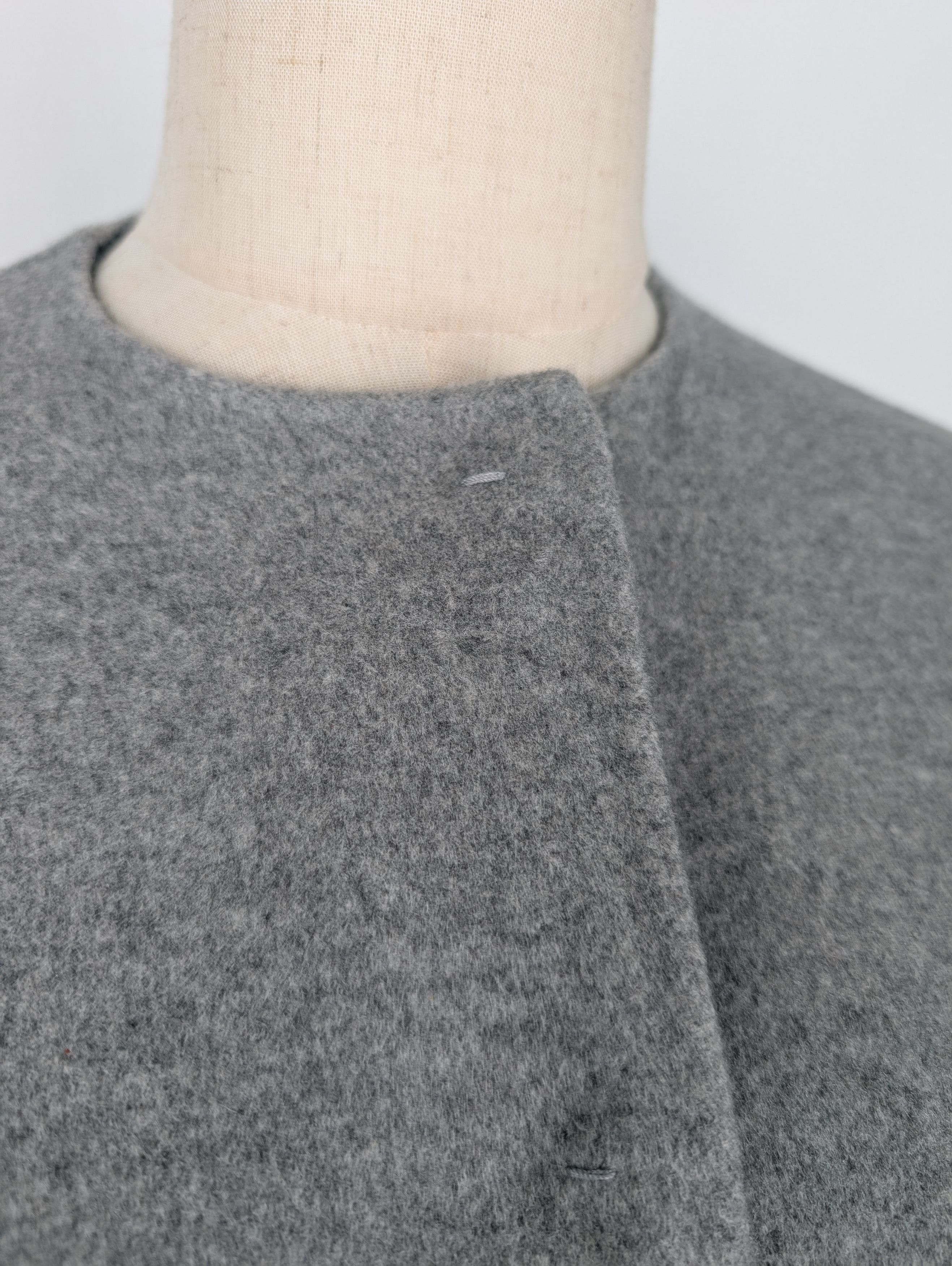 Fendi Fendi Grey Cashmere Short Sleeve Coat With Fur Wrist Size XS / US 0-2 / IT 36-38 - 5 Thumbnail