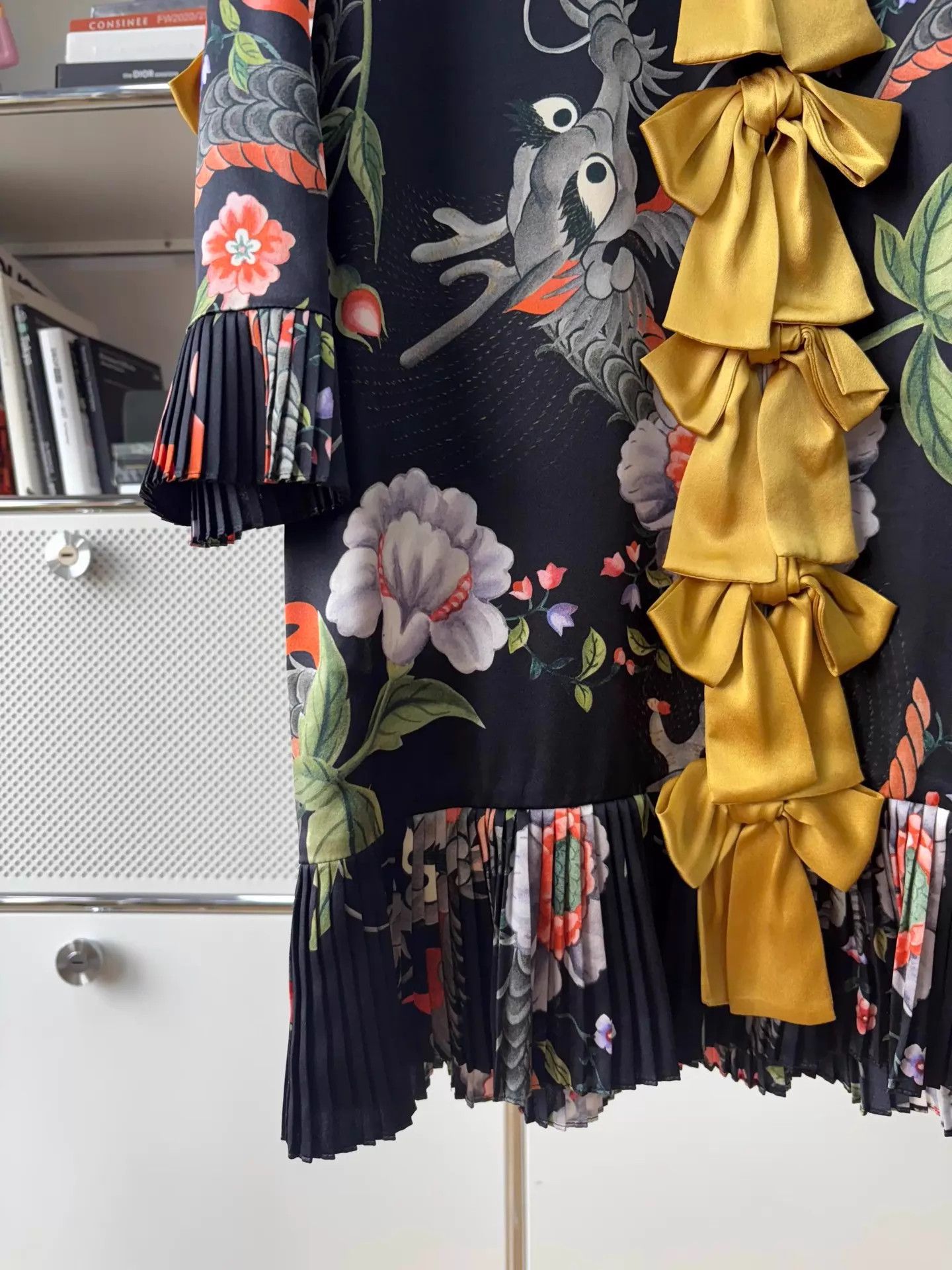 Gucci Gucci Runway Black Yellow Bow Dragon Print Silk Dress IT38 Size XS / US 0-2 / IT 36-38 - 7 Thumbnail