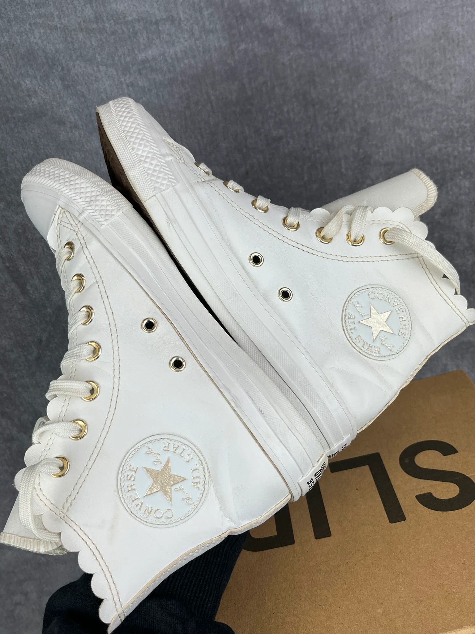 Converse Converse leather high top white sneakers with gold eyelets Size US 5 / EU 37 - 6 Thumbnail