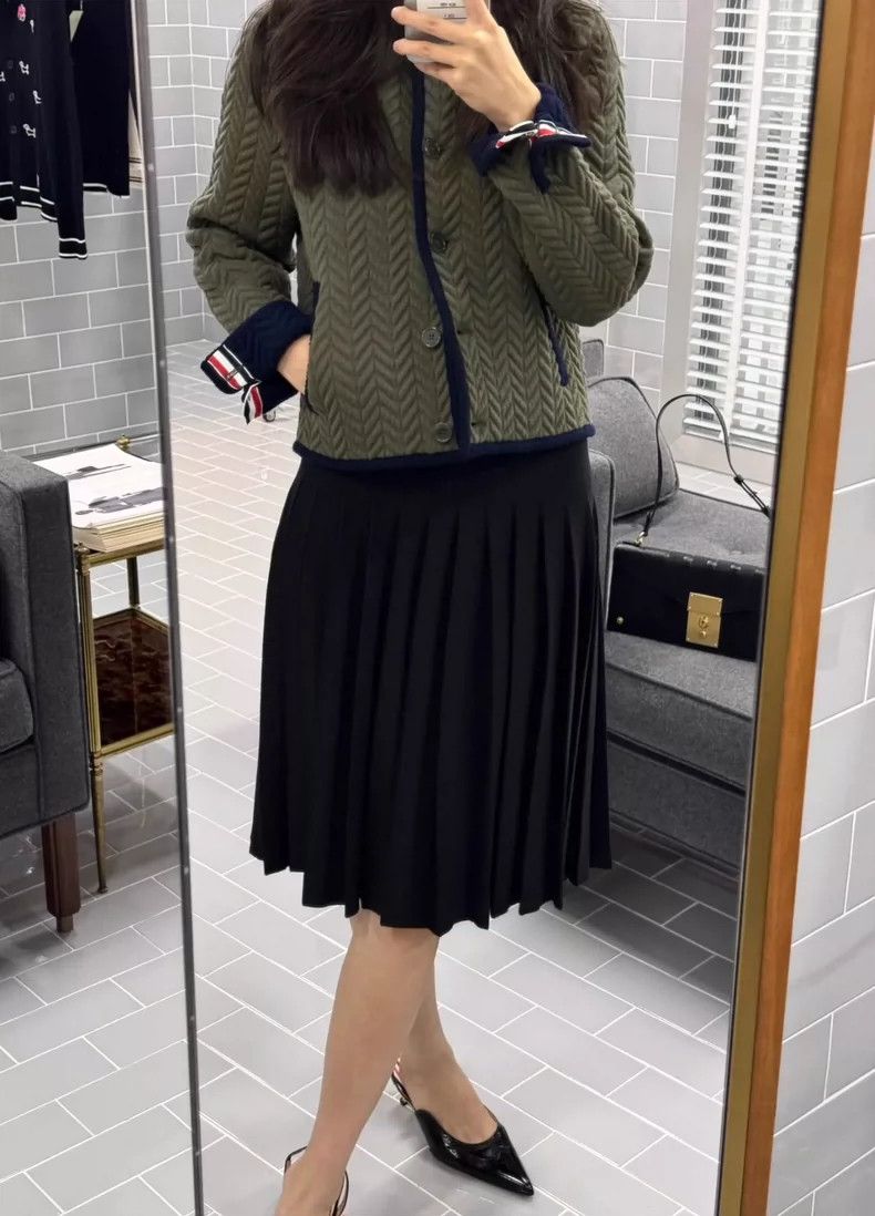 Thom Browne Thom Browne Classic pleated skirt 2505-Nextarrow Size 27" / US 4 / IT 40 - 7 Thumbnail
