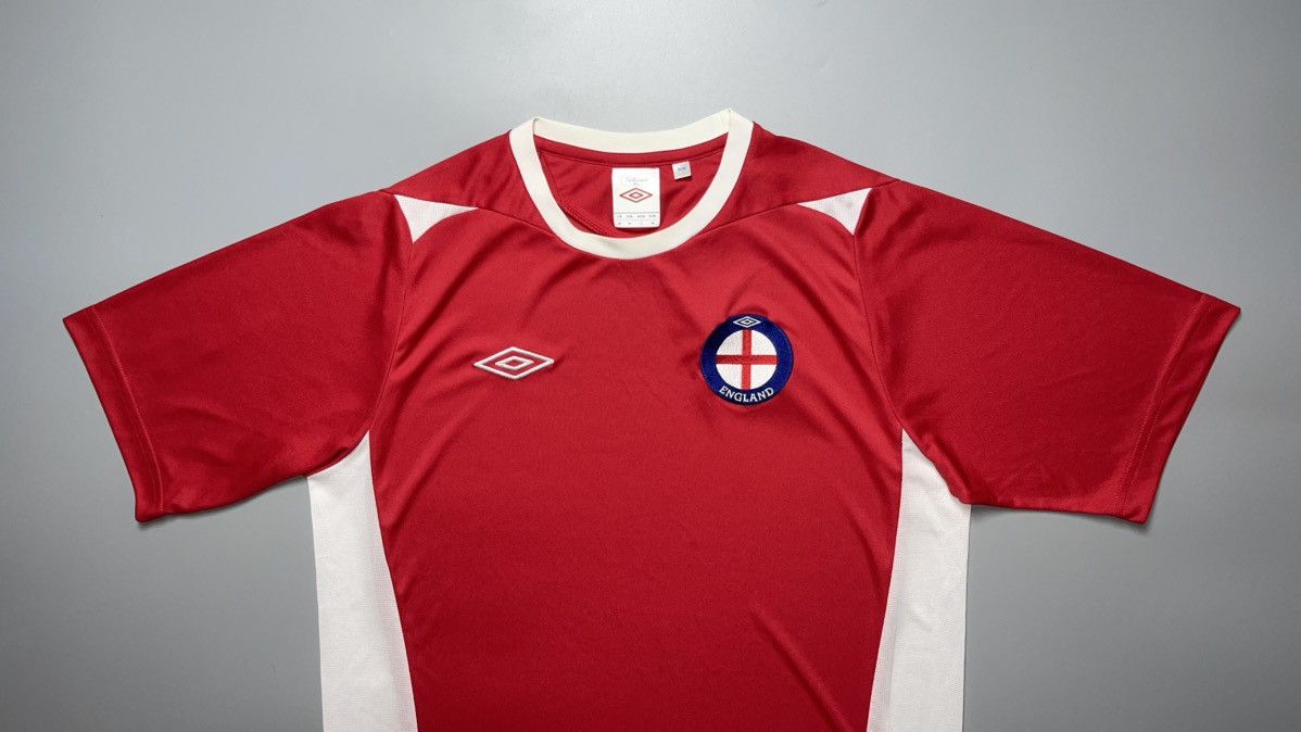 Umbro ENGLAND UMBRO 2010/2011 FOOTBALL SOCCER TRAINING JERSEY Size US M / EU 48-50 / 2 - 2 Thumbnail