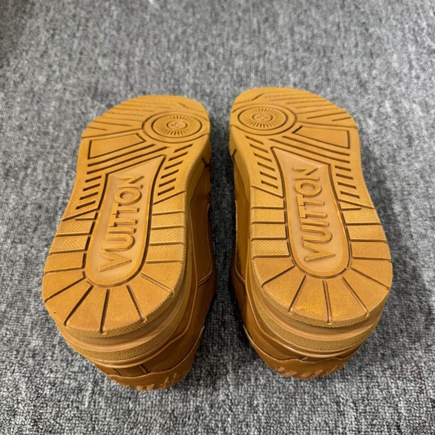 Louis Vuitton Louis Vuitton LV Brown Cowhide Trainer Size 8 Size US 9 / EU 42 - 4 Thumbnail