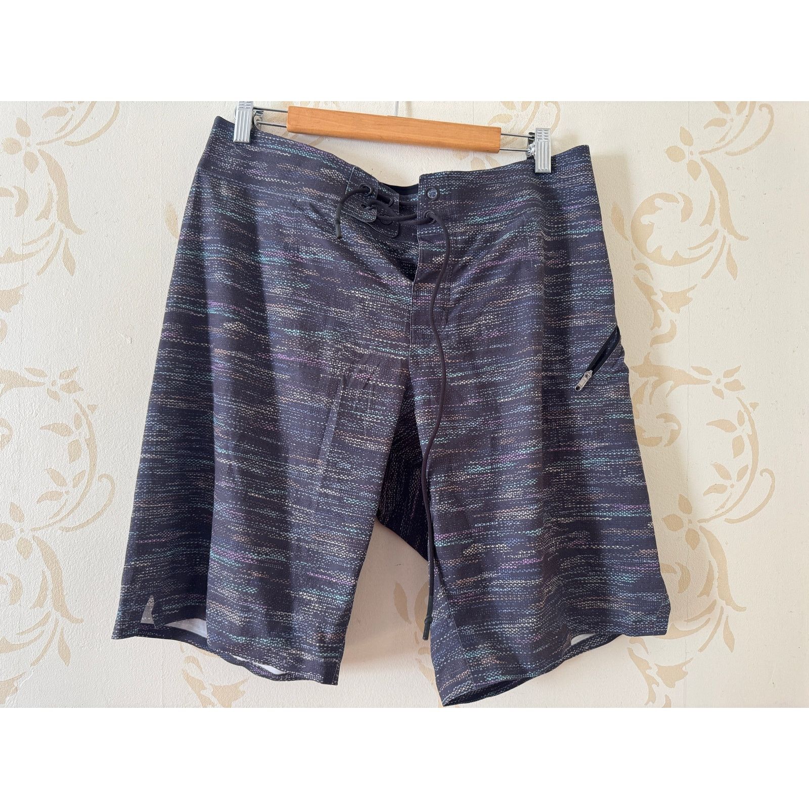 Lululemon Mens Size 34 Lululemon Swimwear Trunks Size US 38 / EU 54 - 1 Thumbnail