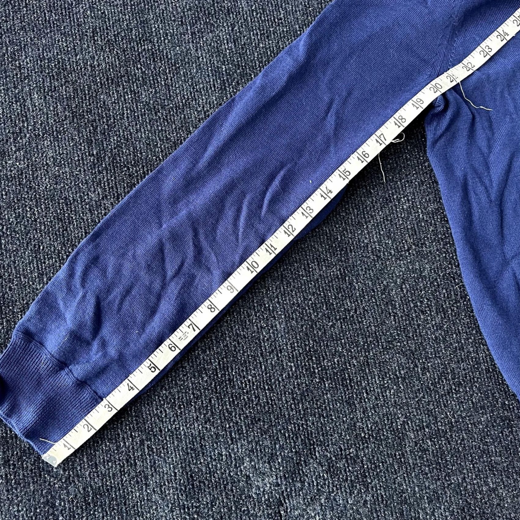 Banana Republic VINTAGE? No. Banana Republic Sweater Mens Large Blue Extrafine Merino Wool V Neck Slim Fit Shirt Mens Blue Extrafine Merino Slim Fit Knit Pullover Size US L / EU 52-54 / 3 - 6 Thumbnail