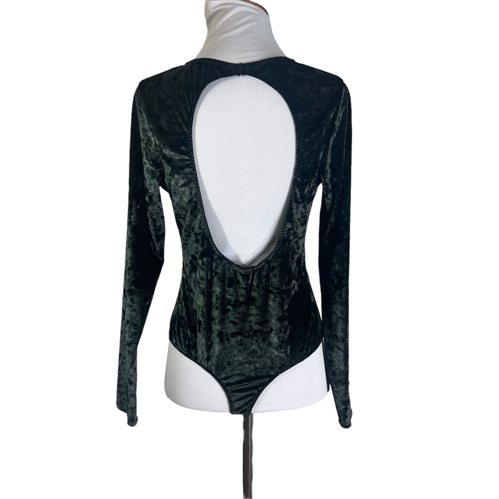 Victoria's Secret NWT Victoria's Secret Crushed Green Velvet Bodysuit M Size M / US 6-8 / IT 42-44 - 2 Thumbnail