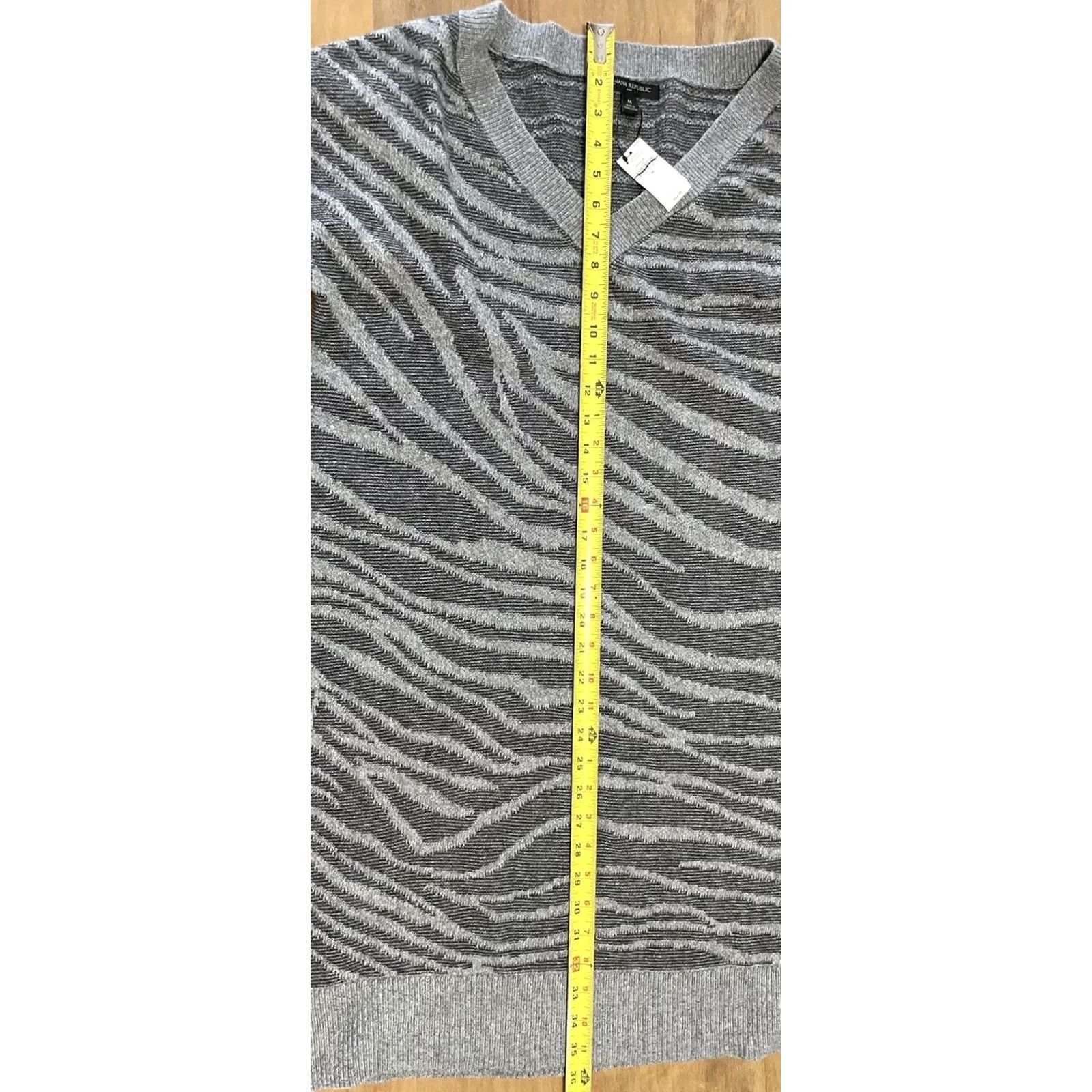 Banana Republic NWT Banana Republic Dress Knit Long Sleeve Knee Dress Zebra Size M Gray V-Neck Pullover Knit Maxi Dress Womens M Size M / US 6-8 / IT 42-44 - 4 Thumbnail