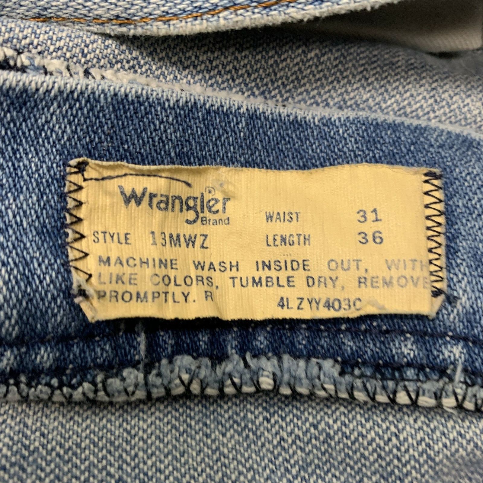 Wrangler WRANGLER Size 31 Blue Distressed Straight Zip Fly Jeans Size US 31 - 6 Thumbnail