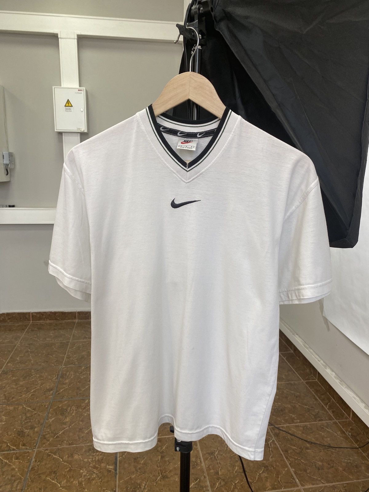 Nike 🇺🇸 Vintage 90s Nike Center Swoosh T-Shirt Rare Retro Hype Y2K Size US S / EU 44-46 / 1 - 1 Thumbnail