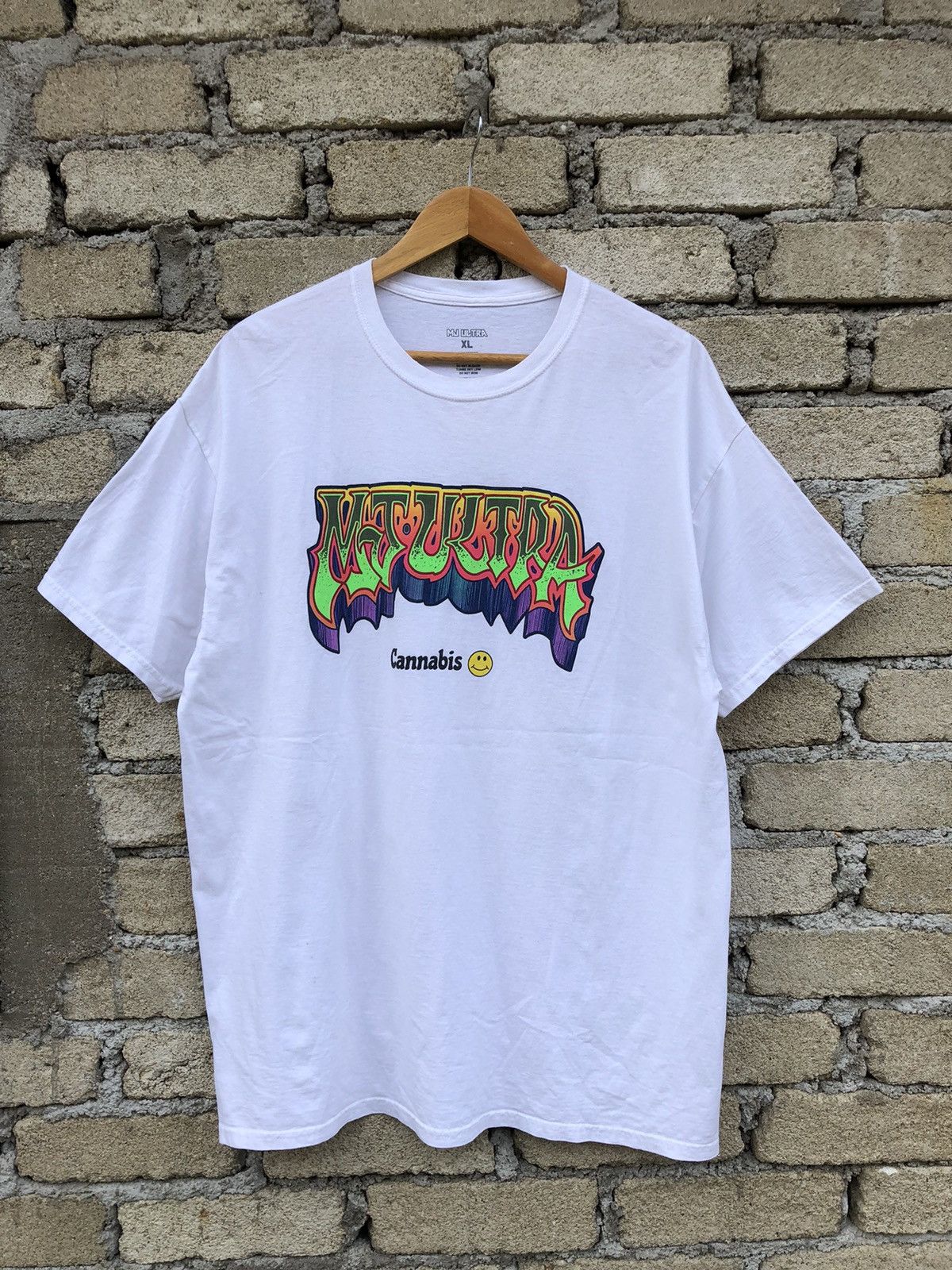 Japanese Brand 🔥RARE🔥MJ ULTRA Graffiti Cannabis Smile Tshirts Size US XL / EU 56 / 4 - 2 Thumbnail