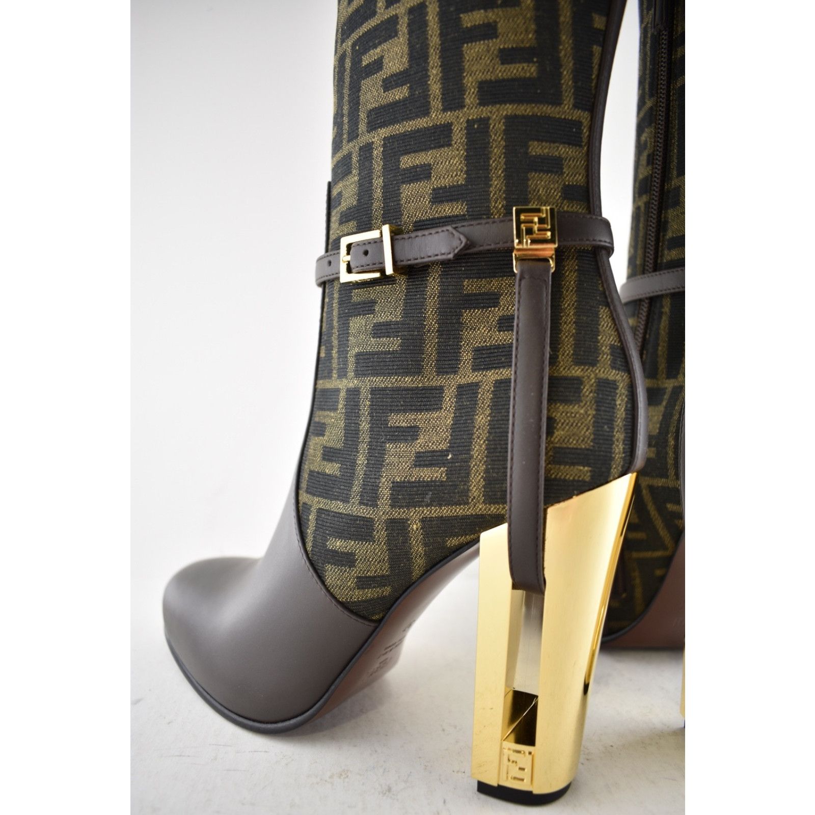 Fendi Fendi 105mm Traced Brown Leather Monogram FF Logo Size US 7 / IT 37 - 18 Thumbnail