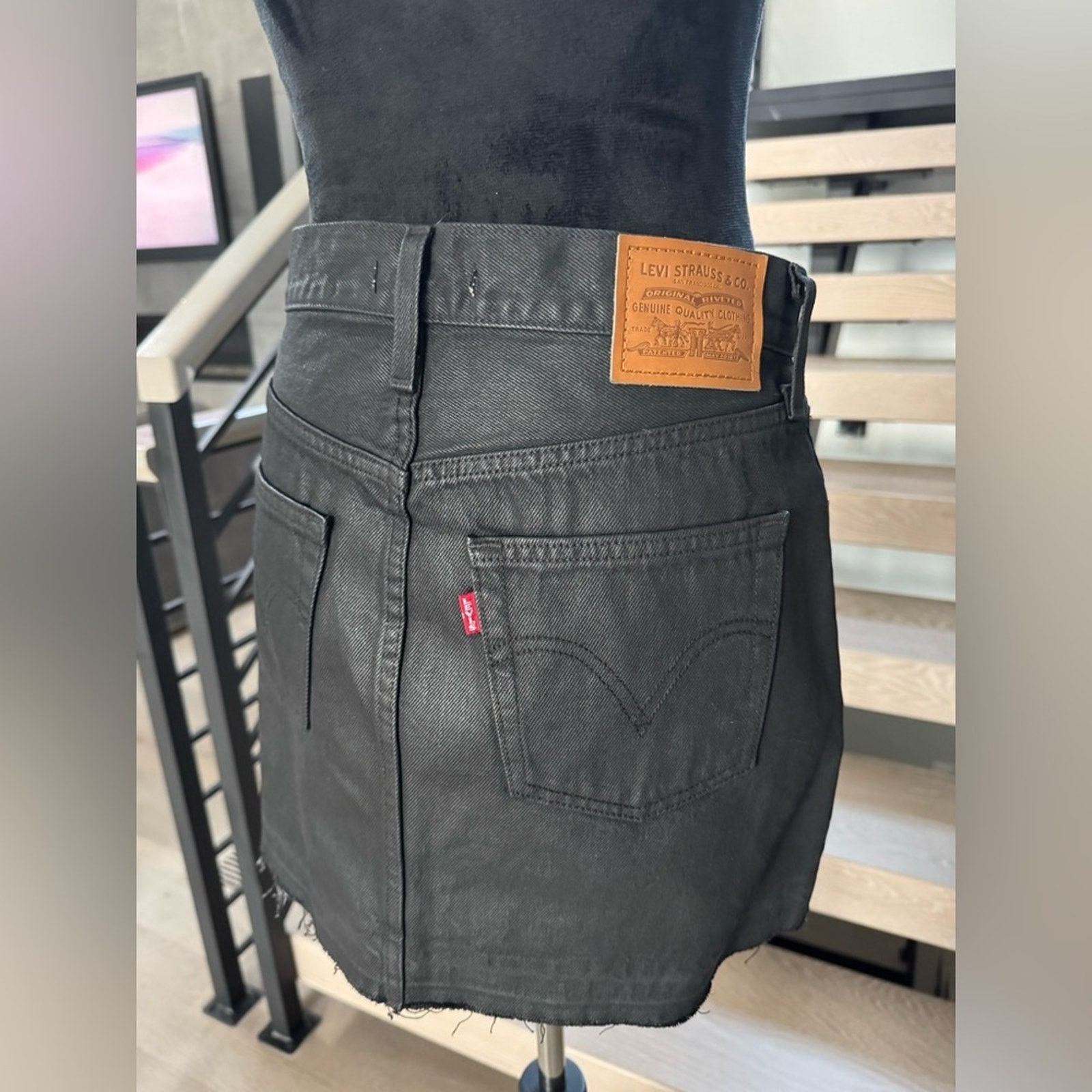 Levi's New Levi's Icon Black Leather look Mini Skirt size 25 Size 25" / US 0 / IT 36 - 13 Thumbnail