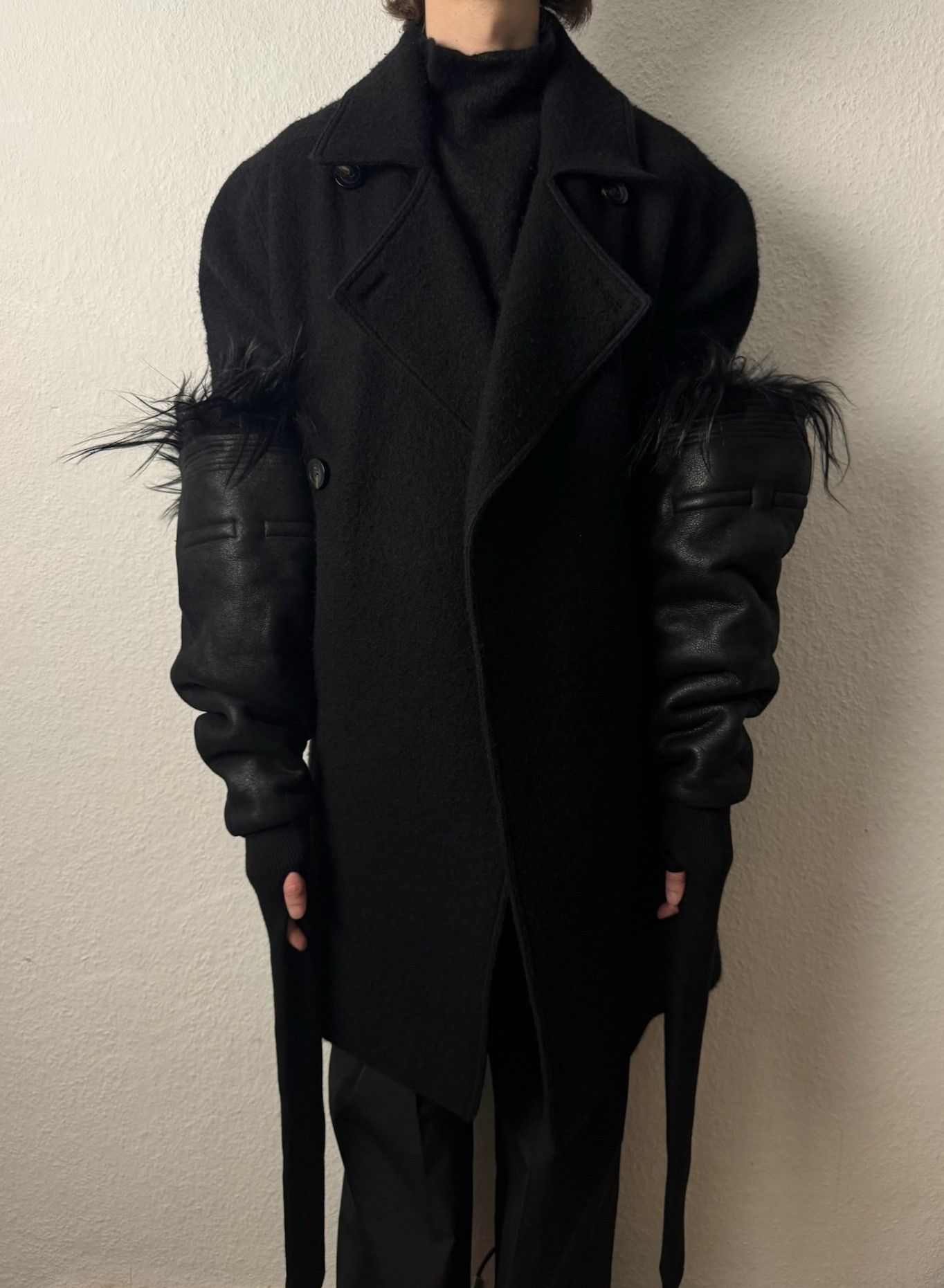 Rick Owens F/W 22 “STROBE” Shearling Leather Goat Hair Gauntlets Size ONE SIZE - 2 Thumbnail