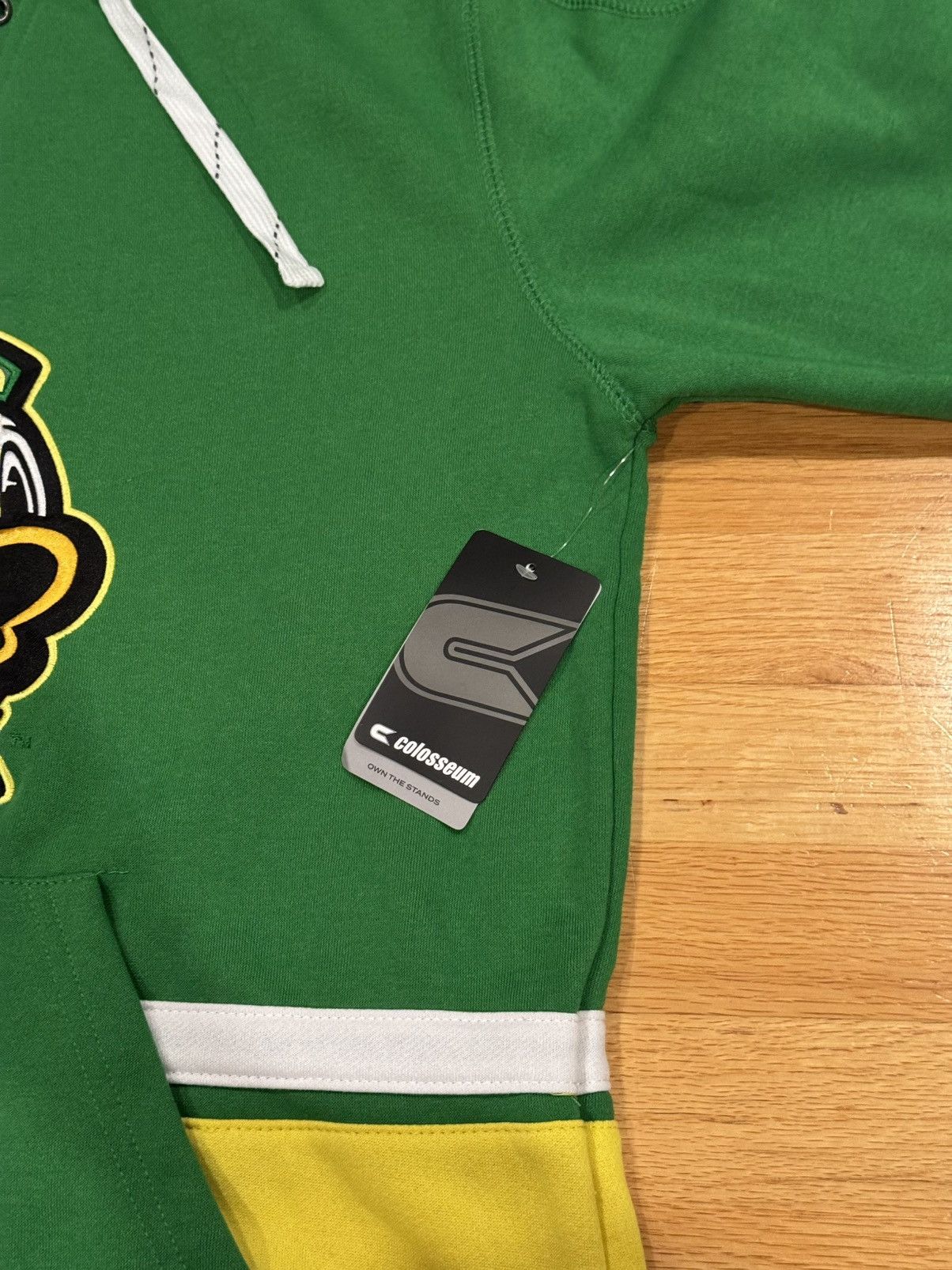 Colosseum Athletics NWT Colosseum Oregon Ducks Hockey Lace-Up Hoodie Embroidered Size US L / EU 52-54 / 3 - 3 Thumbnail