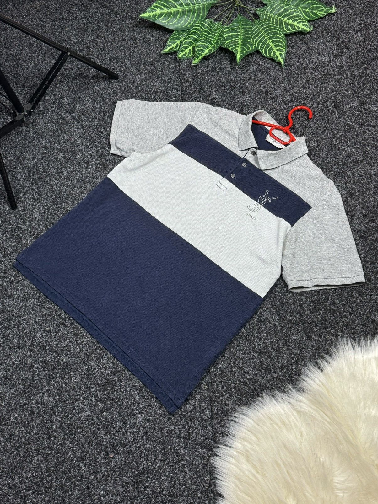 Yves Saint Laurent Vintage Yves Saint Laurent Luxury Tee Size L Size US L / EU 52-54 / 3 - 4 Thumbnail