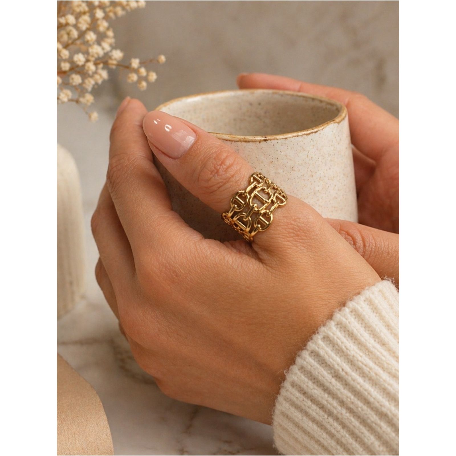 & Other Stories Gold Statement Link Ring - Elegant Women's Fashion Ring Size ONE SIZE - 5 Thumbnail