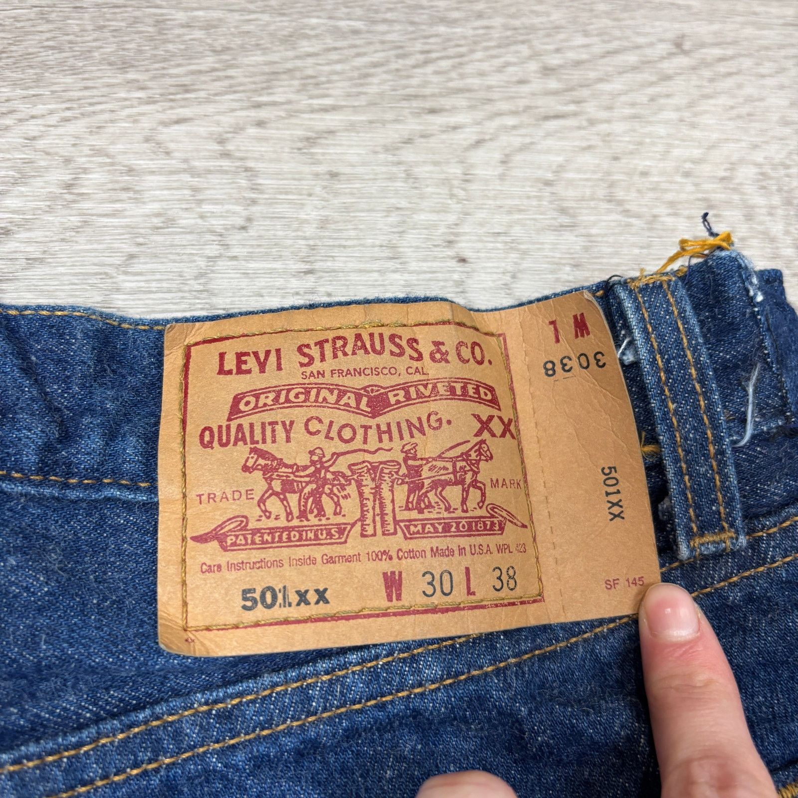 Levi's × Vintage Vintage 90s Levi's 501 XX Straight Leg Jeans 30x38 (33x35) Size US 33 - 5 Thumbnail