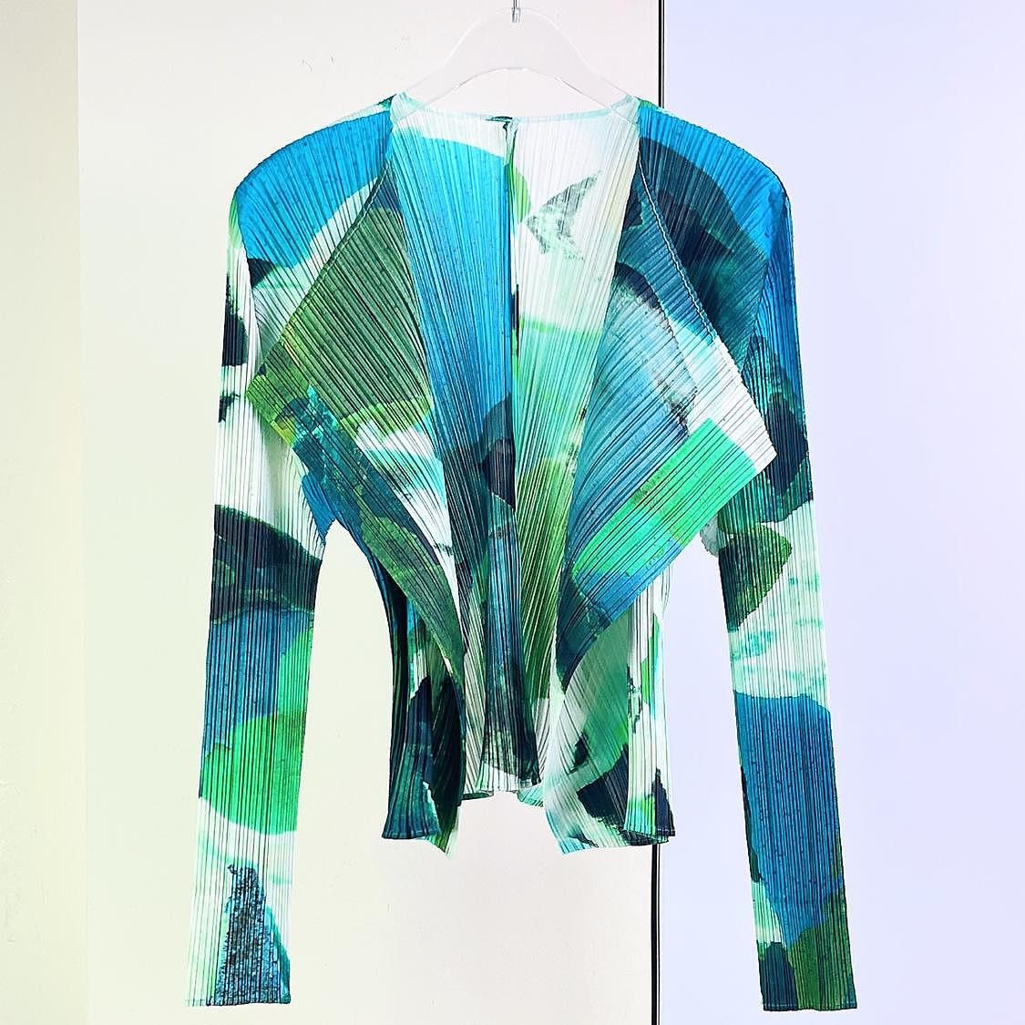 Pleats Please Issey Miyake Pleats Please Issey Miyake Green Pleated Button Up Size 4 Size L / US 10 / IT 46 - 1 Thumbnail