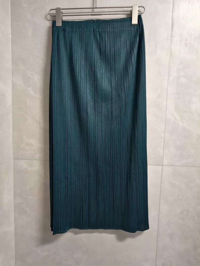 Issey Miyake Issey Miyake size:2 Dark green single-sided pleated skirt Size 22" - 2 Thumbnail