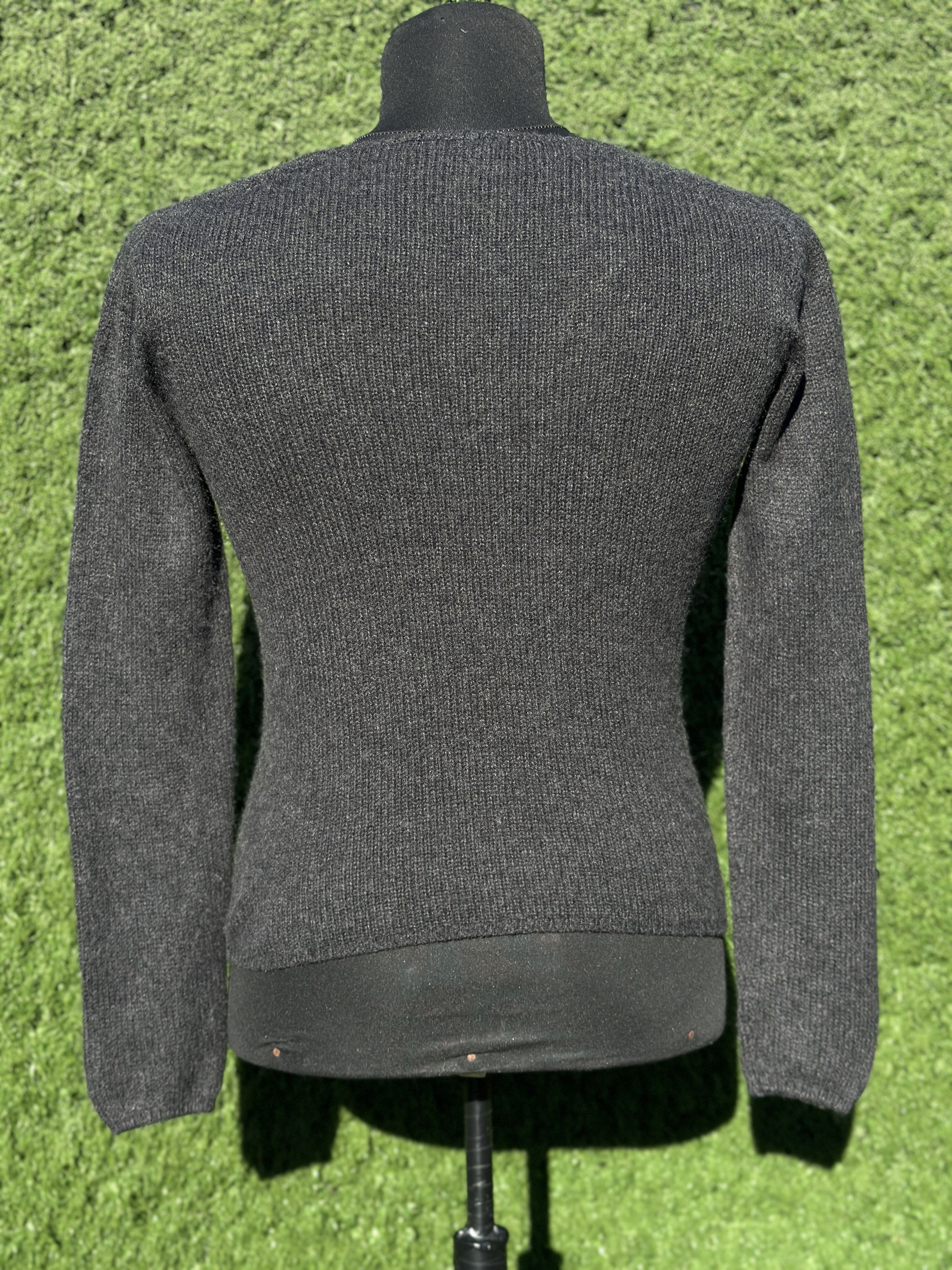 Prada Prada 100% Cashmere V-Neck Slim Knit Sweater Size 40 IT Size S / US 4 / IT 40 - 4 Thumbnail