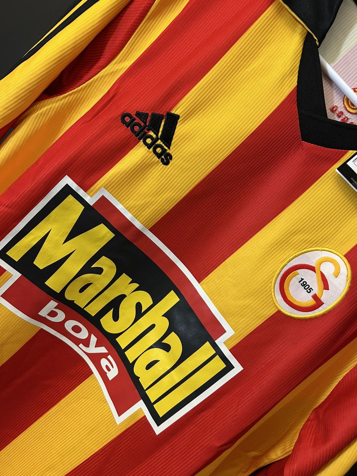 Other HAGI Galatasaray 99/00 Uefa cup long sleeve retro jersey Size US M / EU 48-50 / 2 - 3 Thumbnail