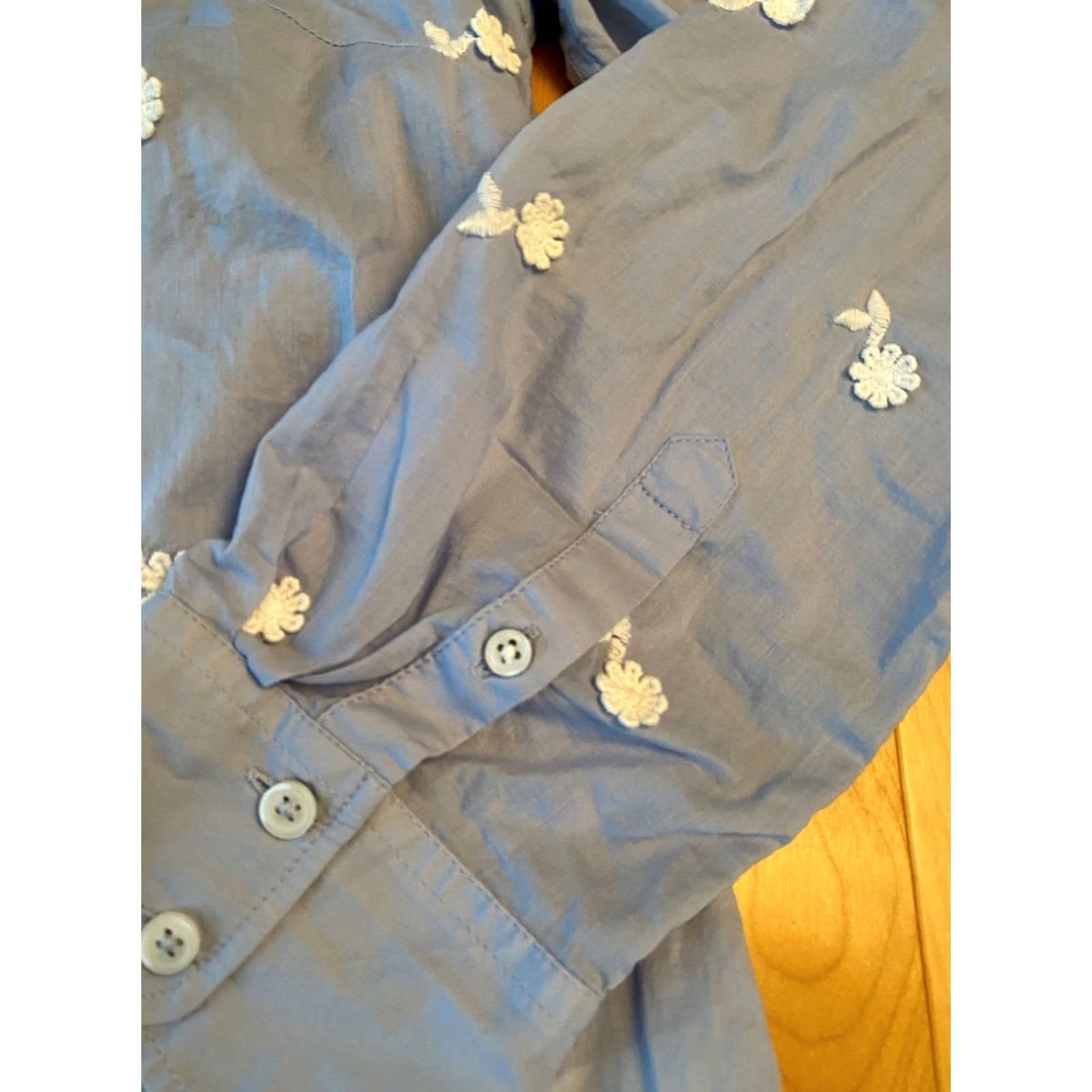 Talbots TALBOTS Shirt Womens M 3D Flower Button Up Blue Size M / US 6-8 / IT 42-44 - 2 Thumbnail