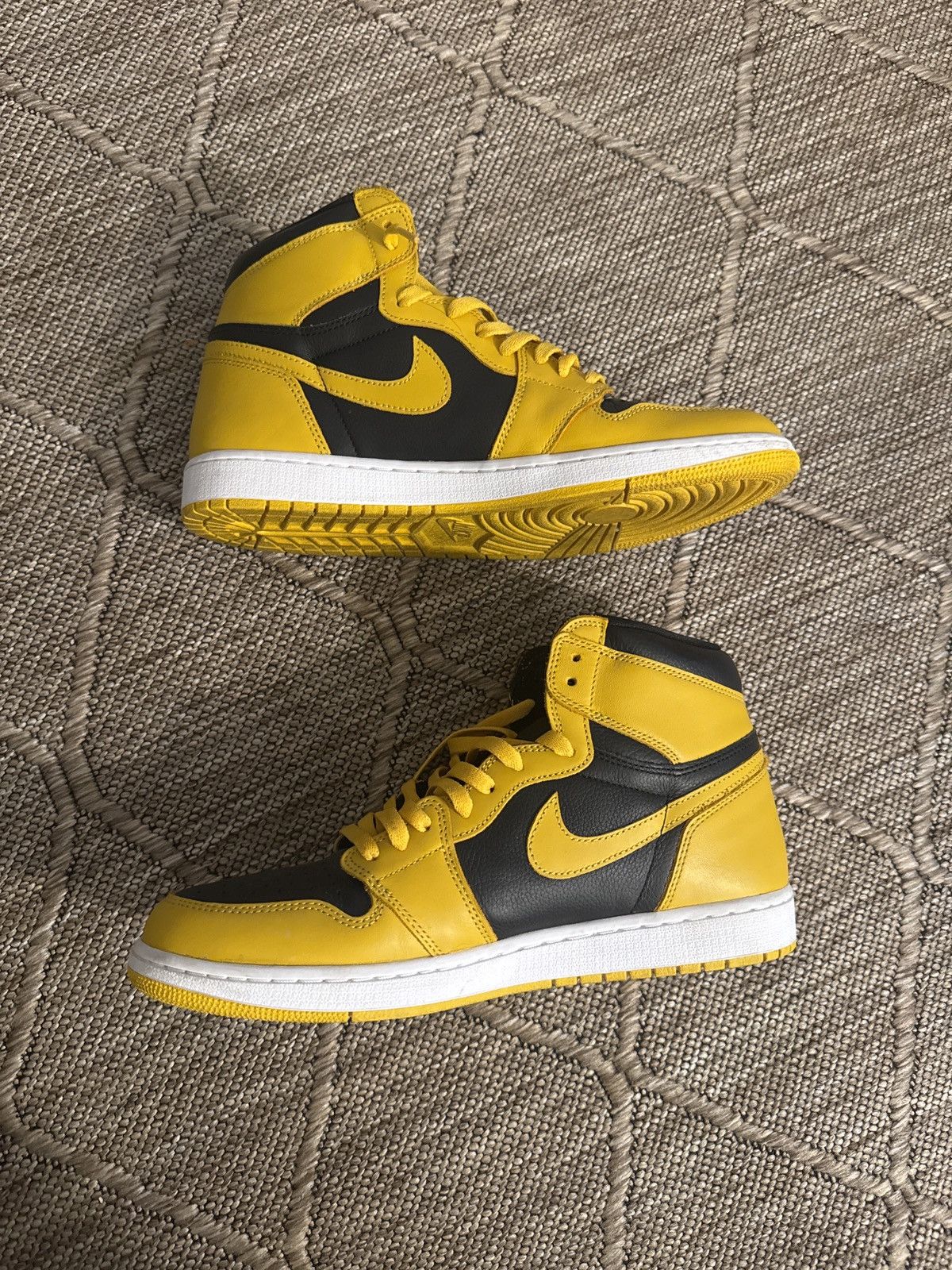 Jordan Brand Jordan 1 Retro High OG “Pollen” Size US 13 / EU 46 - 3 Thumbnail