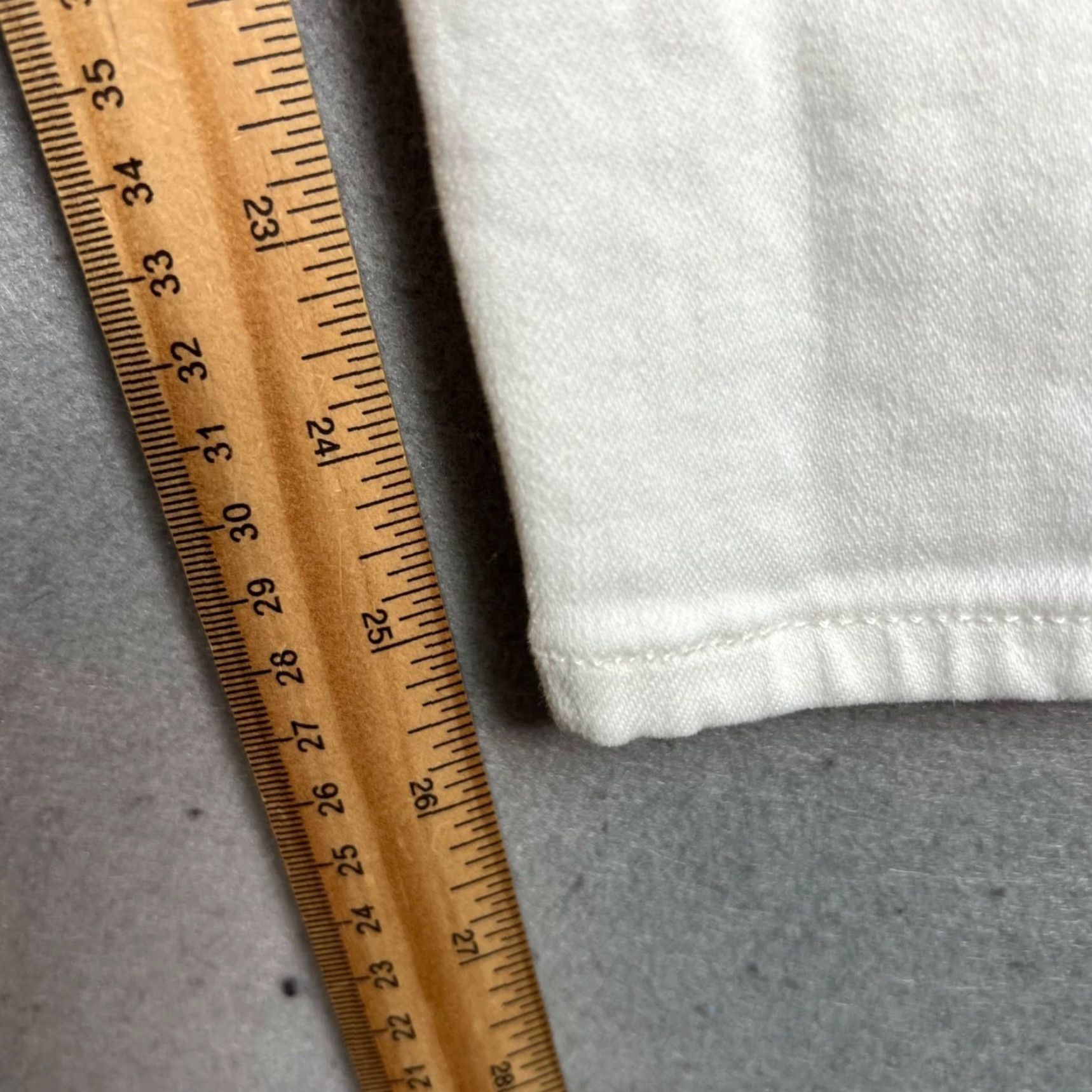 Uniqlo VINTAGE Uniqlo Jeans Women’s White Tapered Leg Slim Straight Size 24 Cotton Blend Denim 26in Inseam 8.5-10.5 Rise Women’s Jeans Size 42" / US 20 - 7 Thumbnail