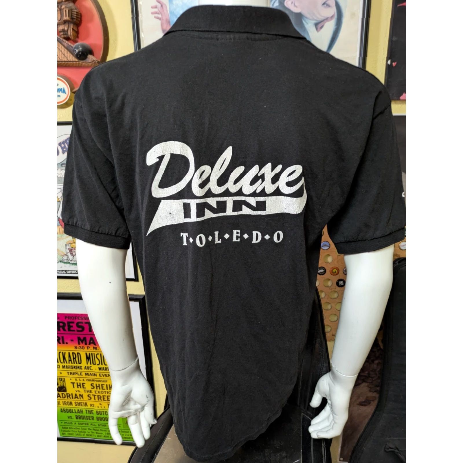 Gildan VTG Deluxe Inn Toledo OH Dive Bar Darts Pocket Polo Shirt Large Black Cotton Blend Gildan Men's Polo Shirt Rugby Style Short Sleeve Beer 70s? Size US L / EU 52-54 / 3 - 4 Thumbnail