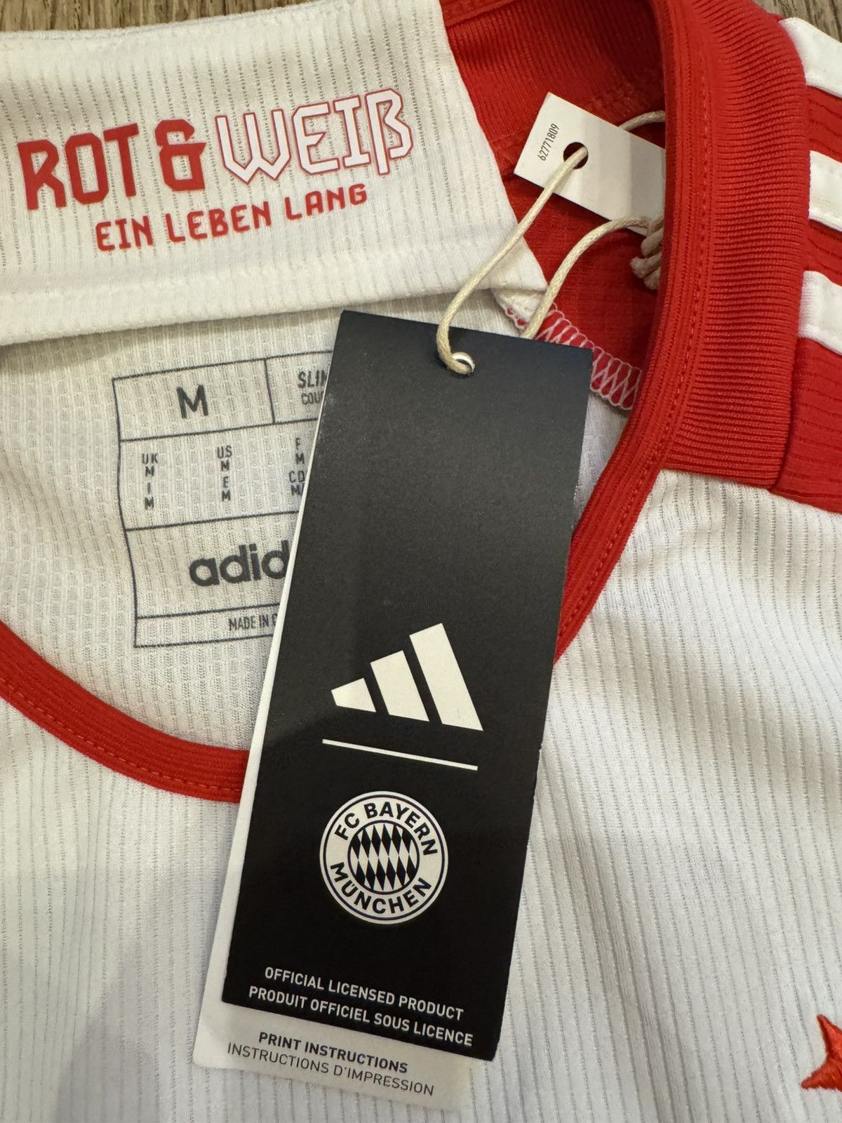 Adidas BAYERN MÜNICH 2023 2024 HOME FOOTBALL SHIRT ADIDAS SIZE M Size US M / EU 48-50 / 2 - 10 Thumbnail