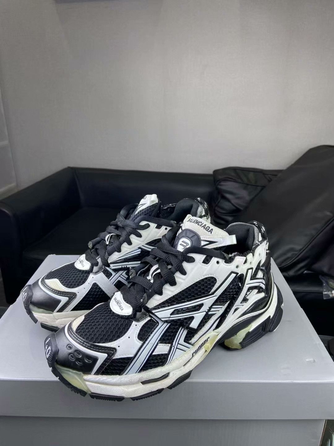 Balenciaga Balenciaga Running Black Lowtop Sneakers 40 Men Size US 7.5 / EU 40-41 - 1 Thumbnail