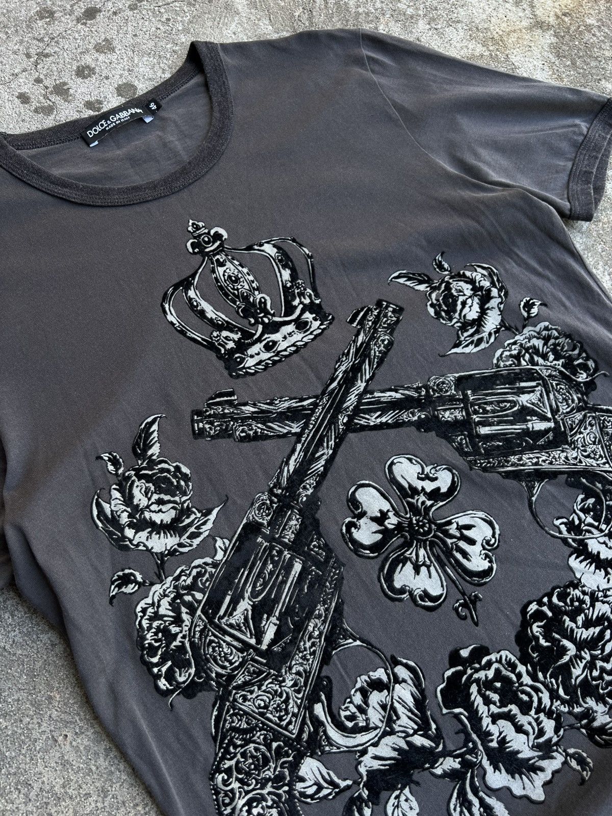 Dolce & Gabbana Dolce & Gabbana BigLogo Tshirt Guns Roses Crown Velvet Print Size US S / EU 44-46 / 1 - 5 Thumbnail