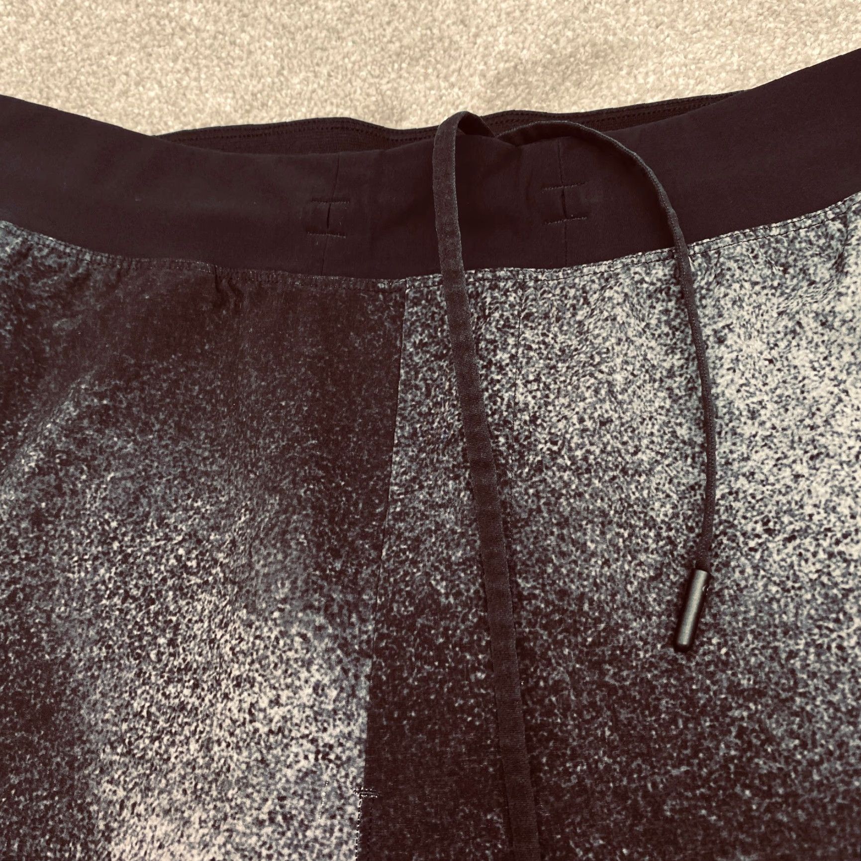 Lululemon Lululemon Zeroed In Shorts Mens Medium M7AAWS Linerless Elastic Waist Black Gray Size US 31 - 2 Thumbnail