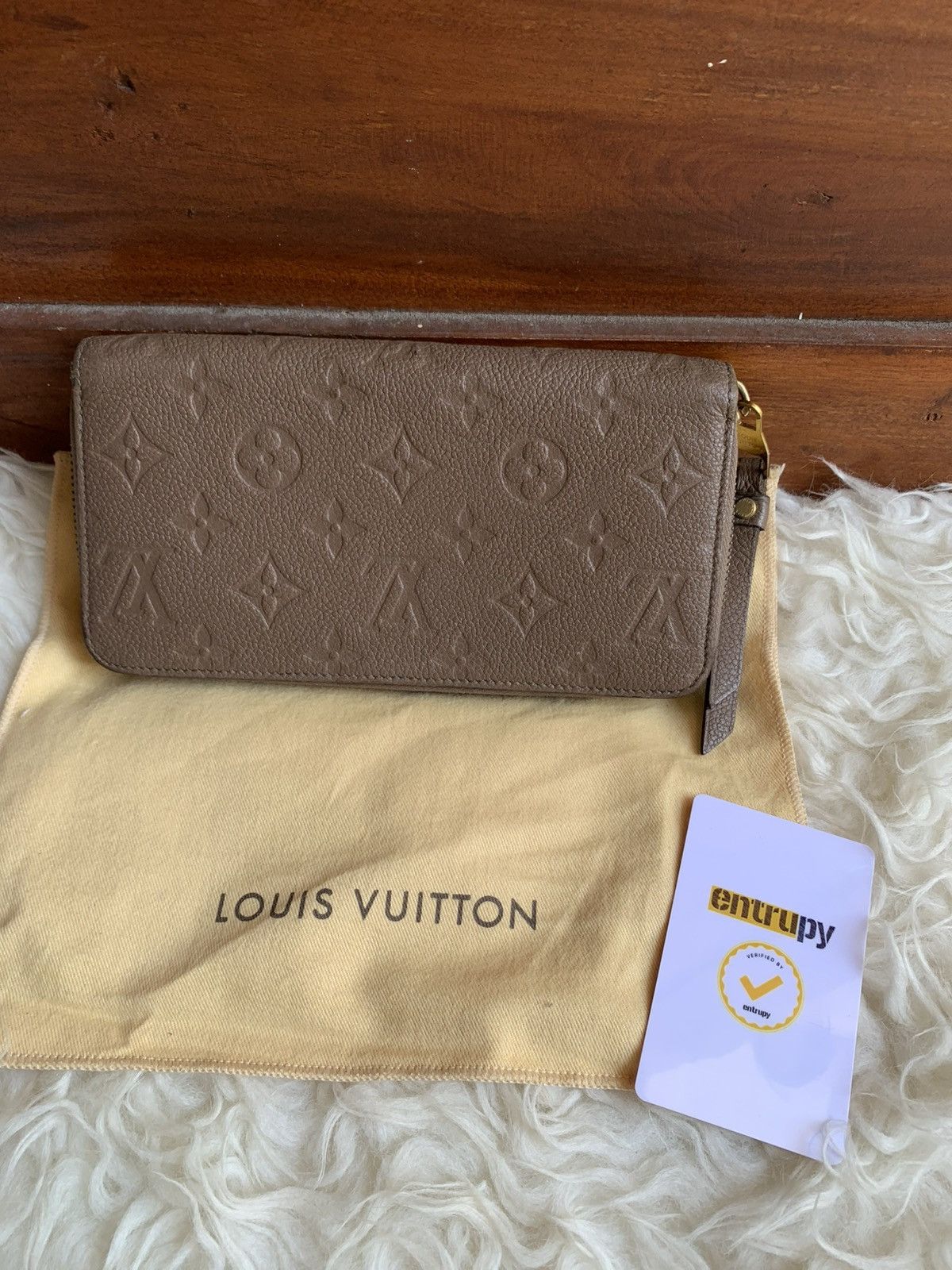 Louis Vuitton Authentic Louis Vuitton Zippy Empreinte Wallet Turtledove Size ONE SIZE - 1 Thumbnail