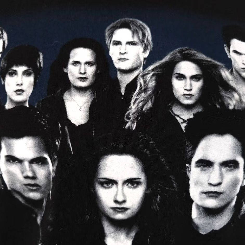 Tultex Twilight Saga T Shirt Womens Size Medium Black Breaking Dawn Part 2 Bella Edward Jacob Shirt Size M / US 6-8 / IT 42-44 - 3 Thumbnail