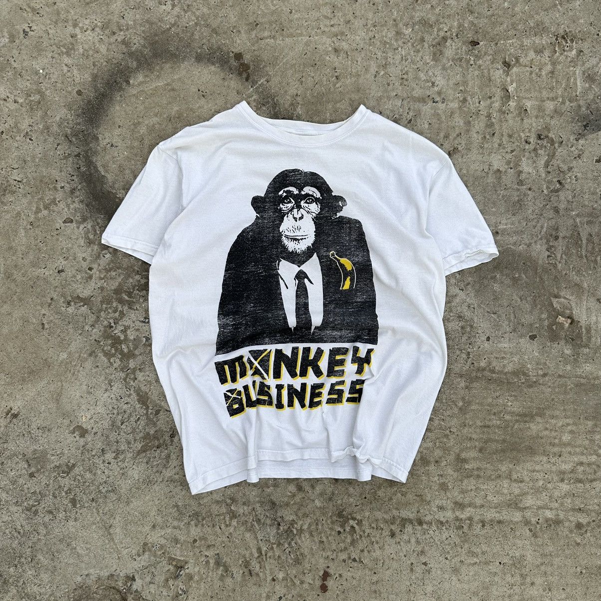Vintage Vintage T-shirts Monkey Business Big Logo Y2K Style USA 00s Size US L / EU 52-54 / 3 - 1 Thumbnail