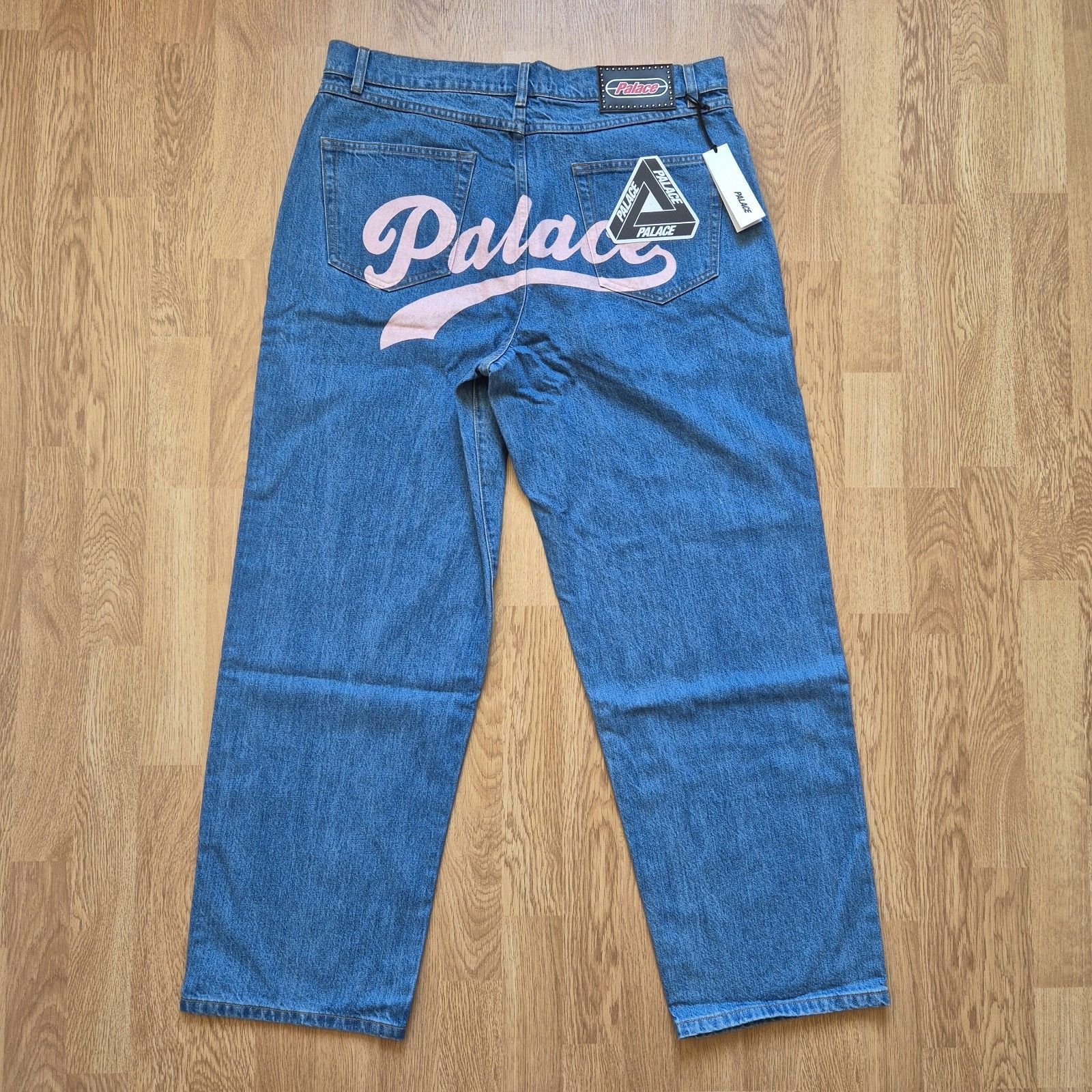 Chain Script Jean Whisper White - Spring 2023 - Palace Community