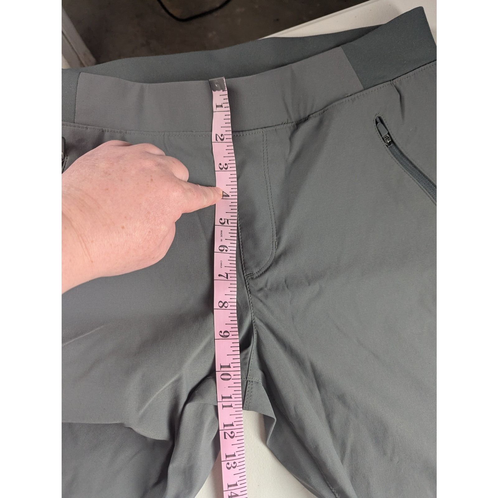 Eddie Bauer Eddie Bauer First Ascent Hiking Pants Womens 10 Grey Cropped Size 32" / US 10 / IT 46 - 9 Thumbnail