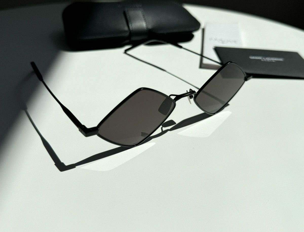 Yves Saint Laurent New Sunglasses SAINT LAURENT SL 302 Lisa 002 Size ONE SIZE - 10 Thumbnail