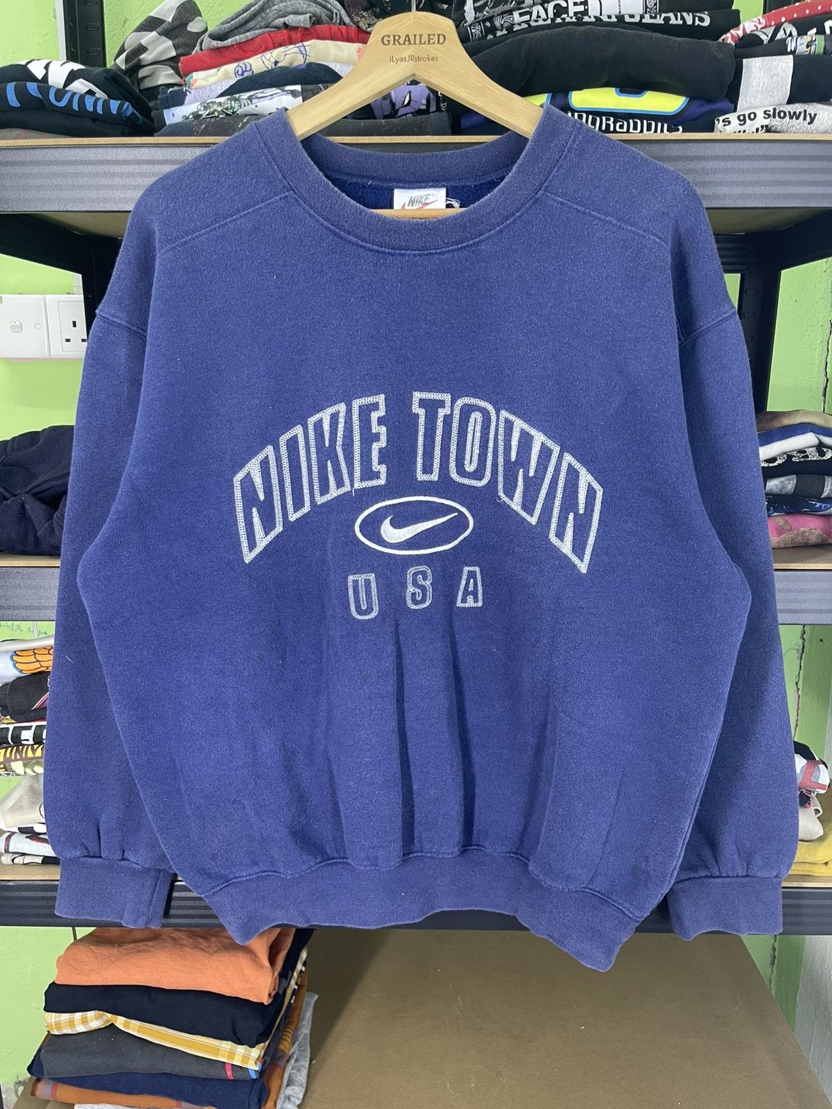Nike Vintage 90's Nike Town USA Sweatshirt Size US L / EU 52-54 / 3 - 1 Thumbnail