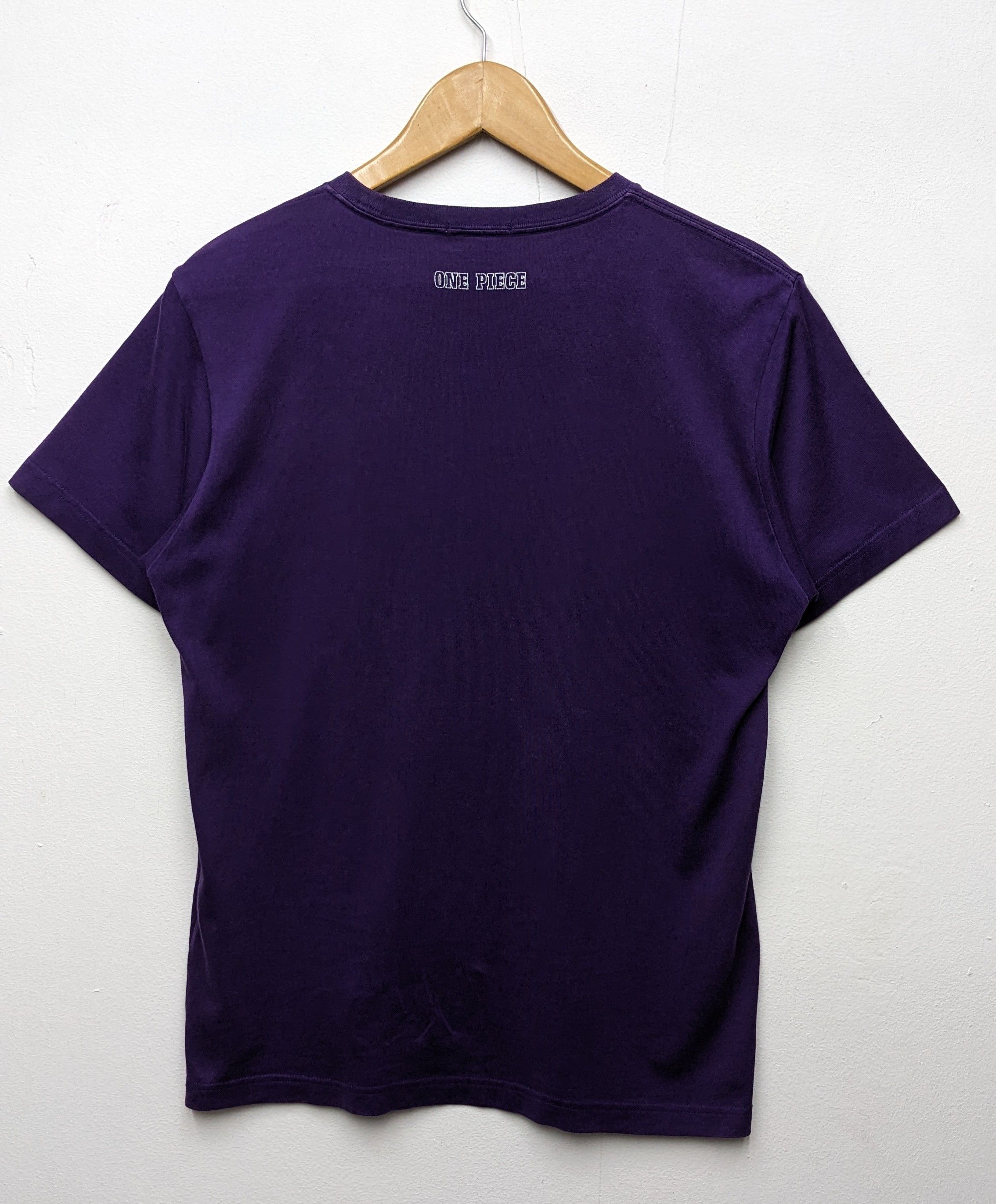 Anime Uniqlo X One Piece Anime Tshirt Size US M / EU 48-50 / 2 - 2 Thumbnail