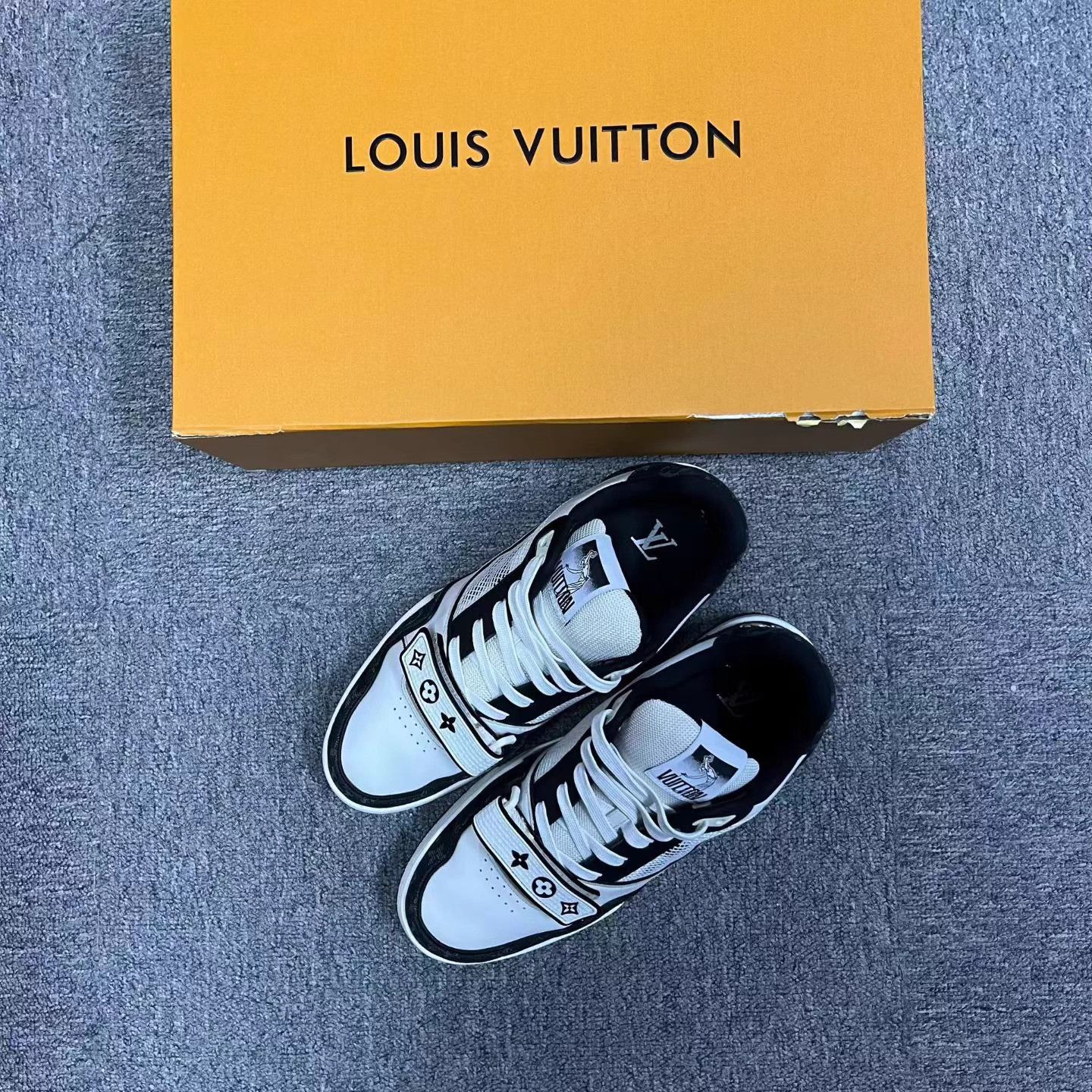 Louis Vuitton Louis Vuitton B&W Calfskin Lace-Up Low-Top Sneakers Size US 8.5 / EU 41-42 - 1 Thumbnail