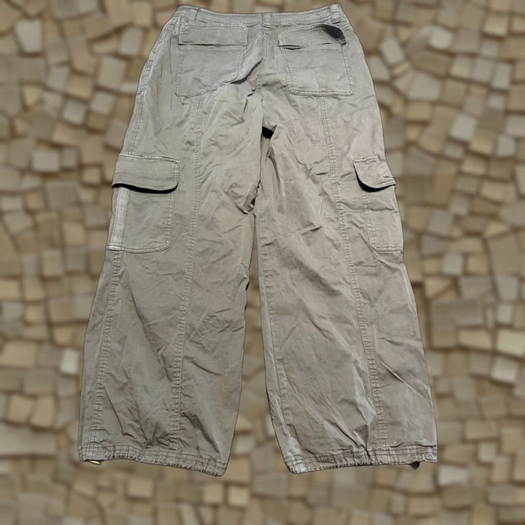 Nicole Miller VINTAGE? No — Nicole Miller New York Pants Womens Size 12 Green Cargo Pants Pockets High Rise Regular Size 34" / US 12 / IT 48 - 1 Thumbnail
