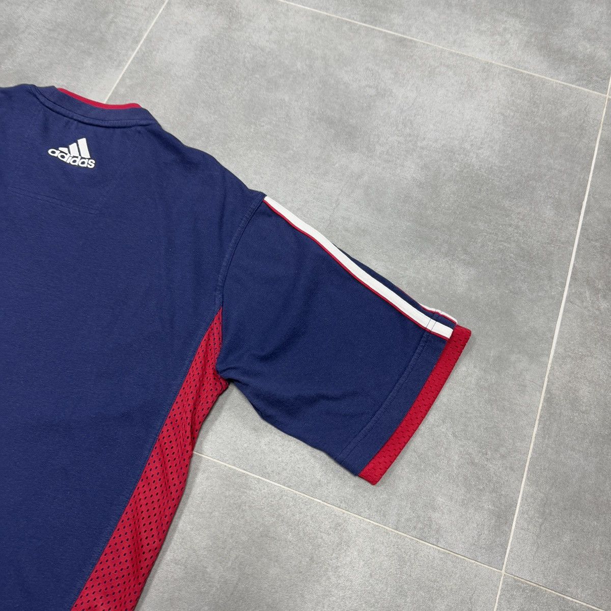 Adidas × Vintage Vintage Adidas Embroidered Box Logo T-Shirt Size L Size US L / EU 52-54 / 3 - 18 Thumbnail