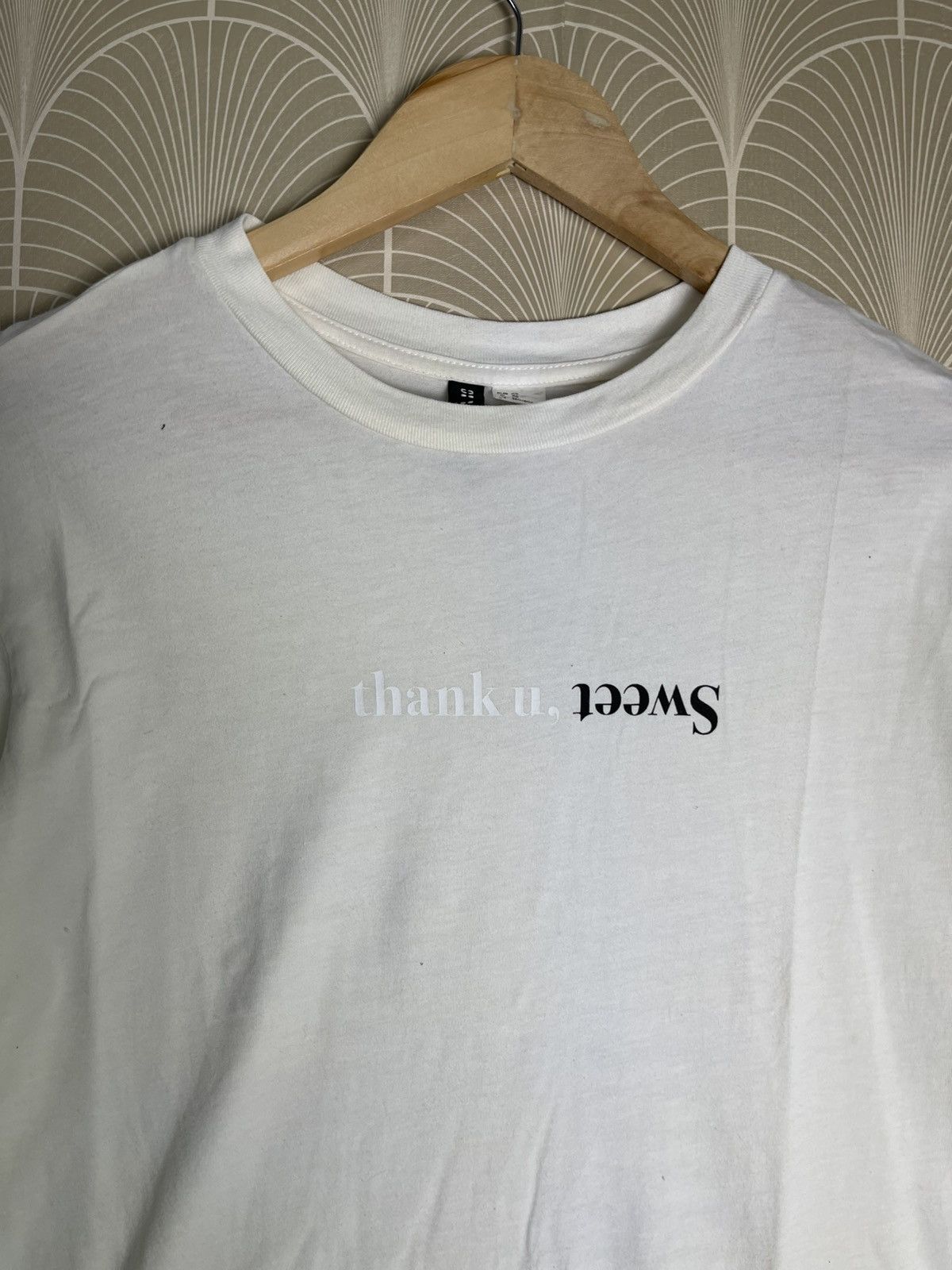 Band Tees × H&M ARIANNA GRANDE 2020 WORLD TOUR TSHIRT Size XS / US 0-2 / IT 36-38 - 5 Thumbnail