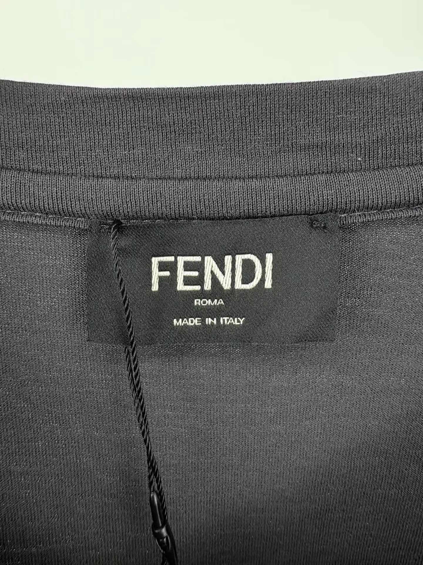 Fendi FENDI Arm Patch Logo Long Sleeve Sweatshirt Size US M / EU 48-50 / 2 - 4 Thumbnail