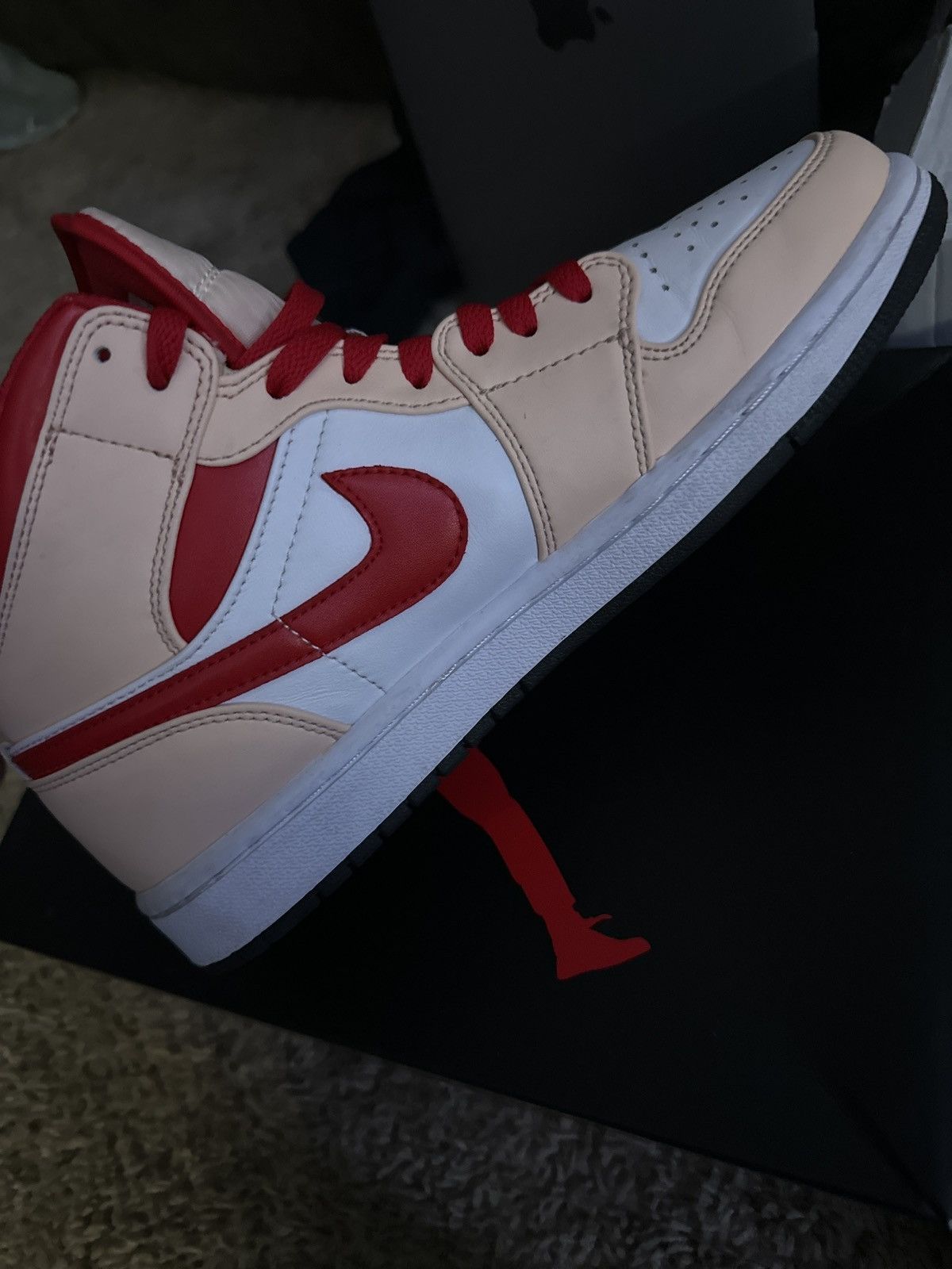 Jordan Brand Jordan 1 mid light curry's Size US 7 / EU 40 - 6 Thumbnail
