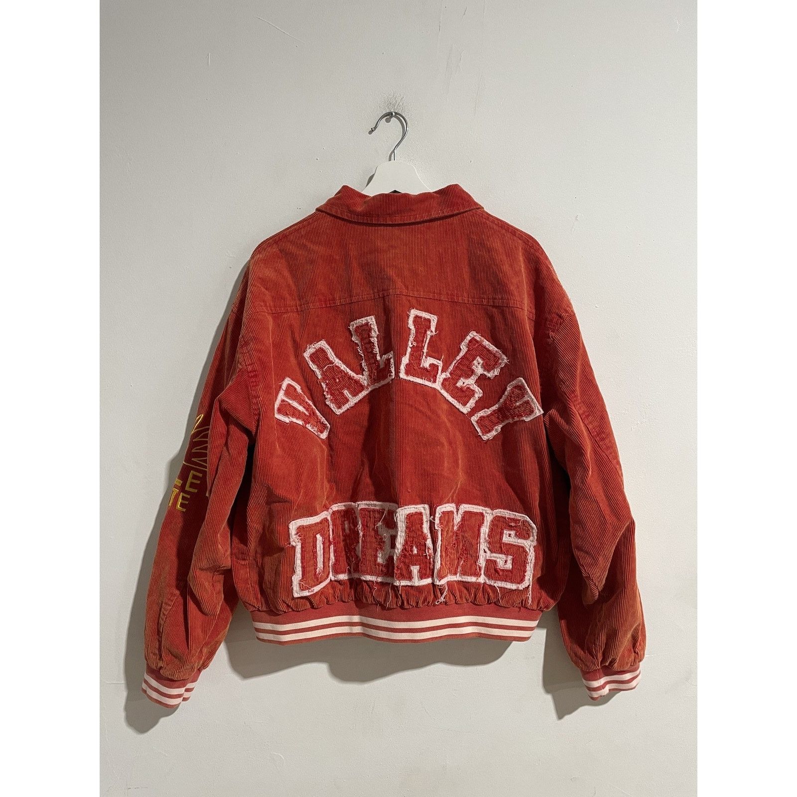 Vale VALE FOREVER COLLAGE SOUVENIR VARSITY SIZE LARGE NEW Size US L / EU 52-54 / 3 - 4 Thumbnail
